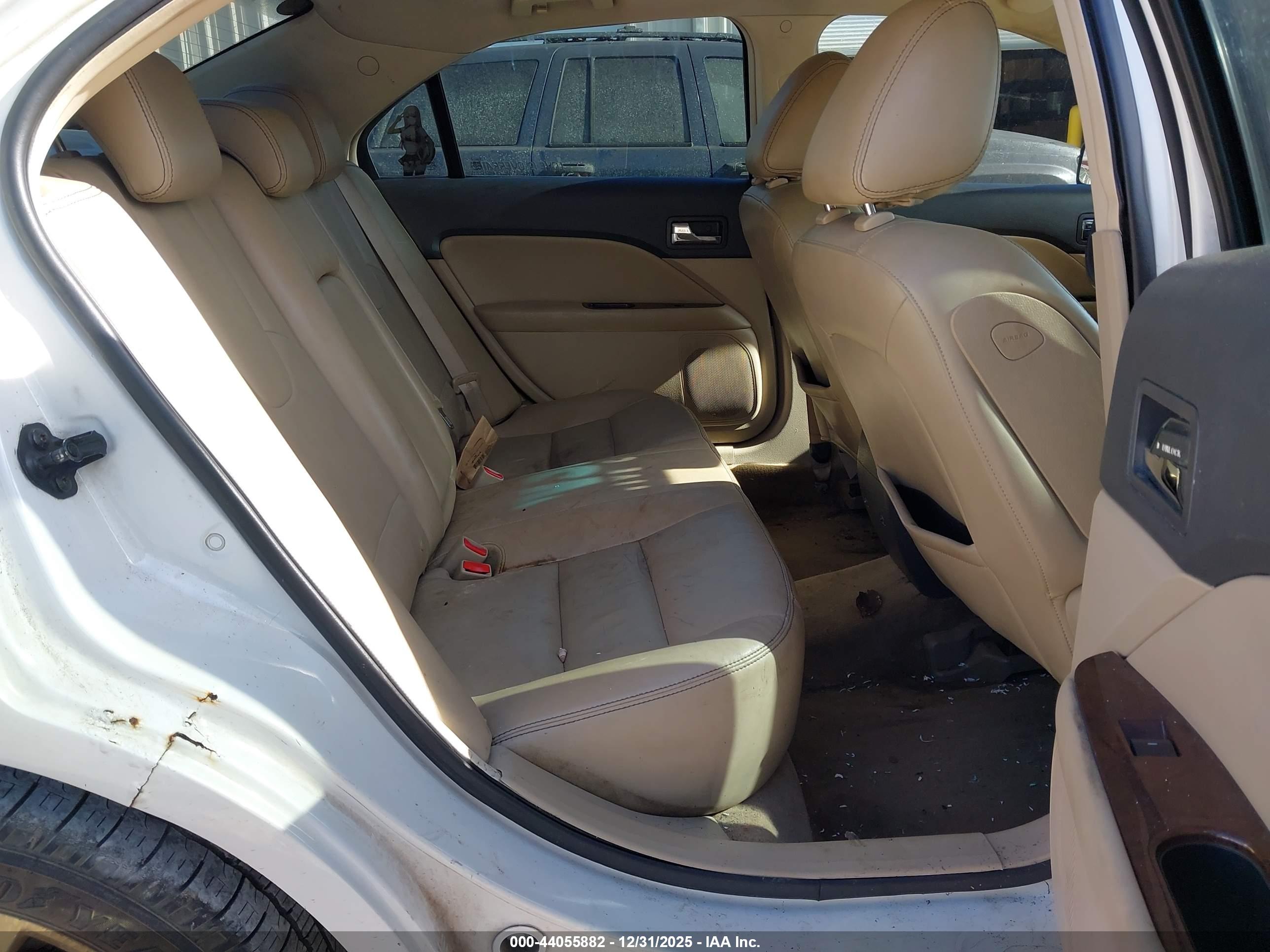 FORD FUSION image 8