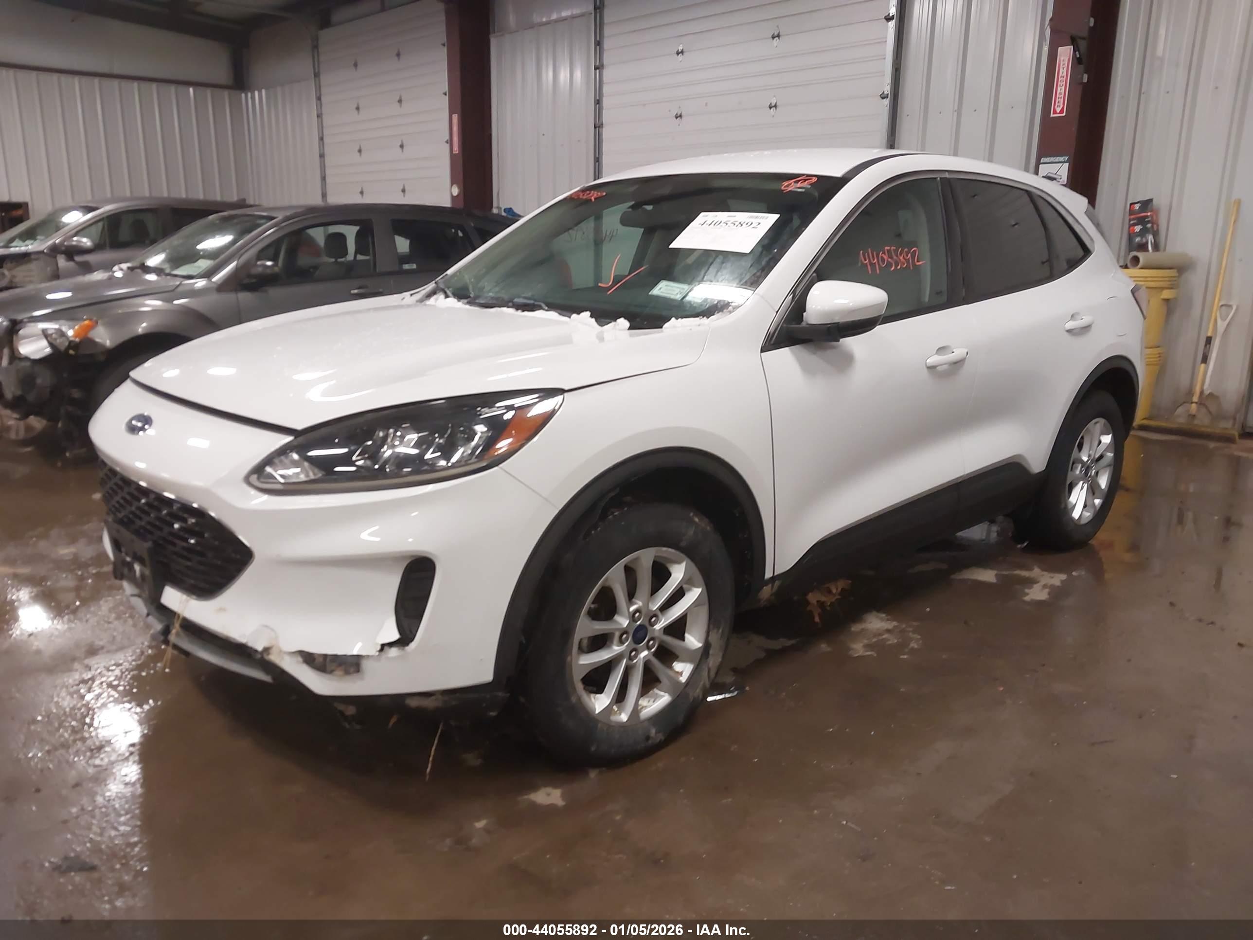 FORD ESCAPE image 2