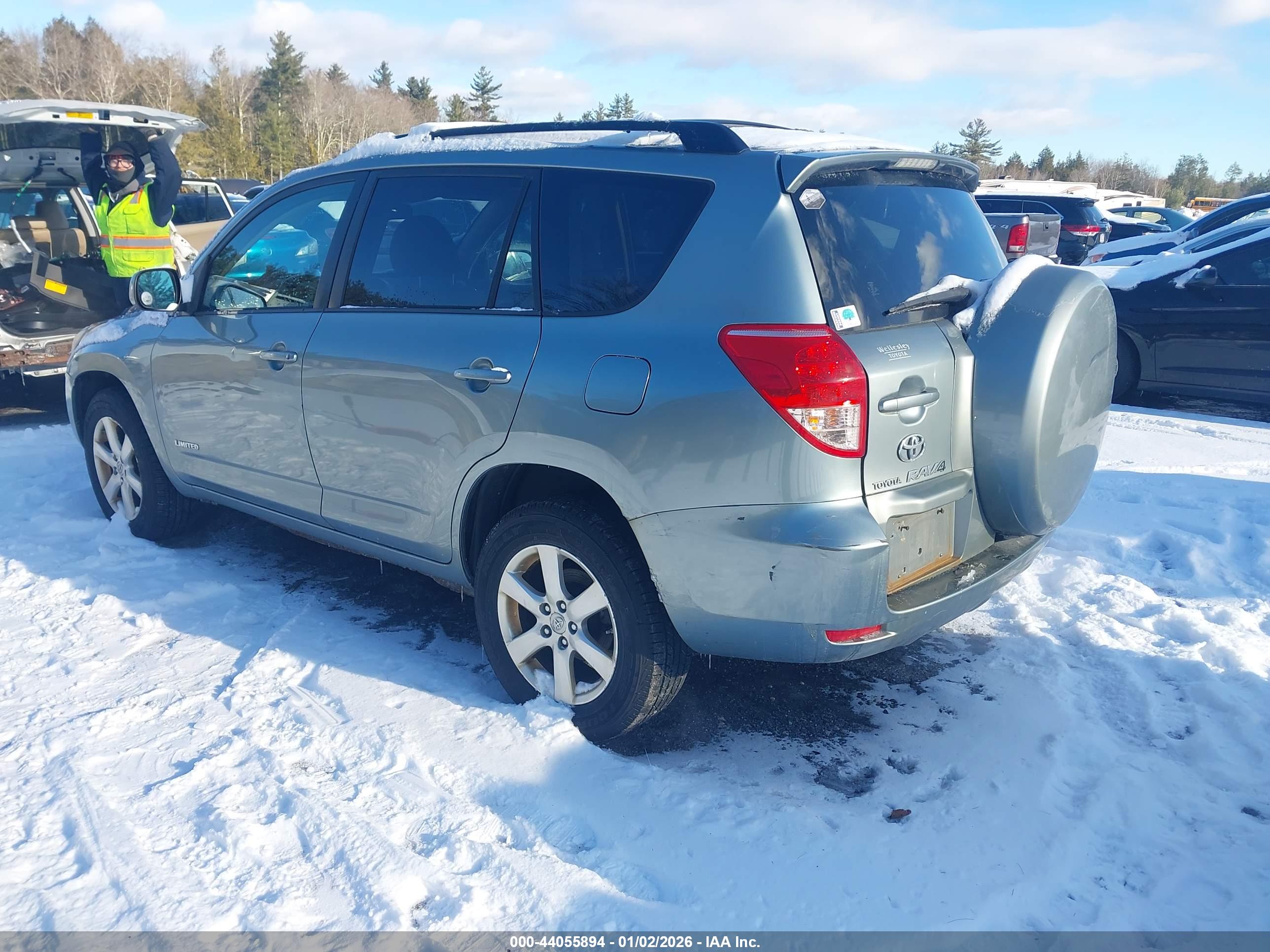 TOYOTA RAV4 image 3