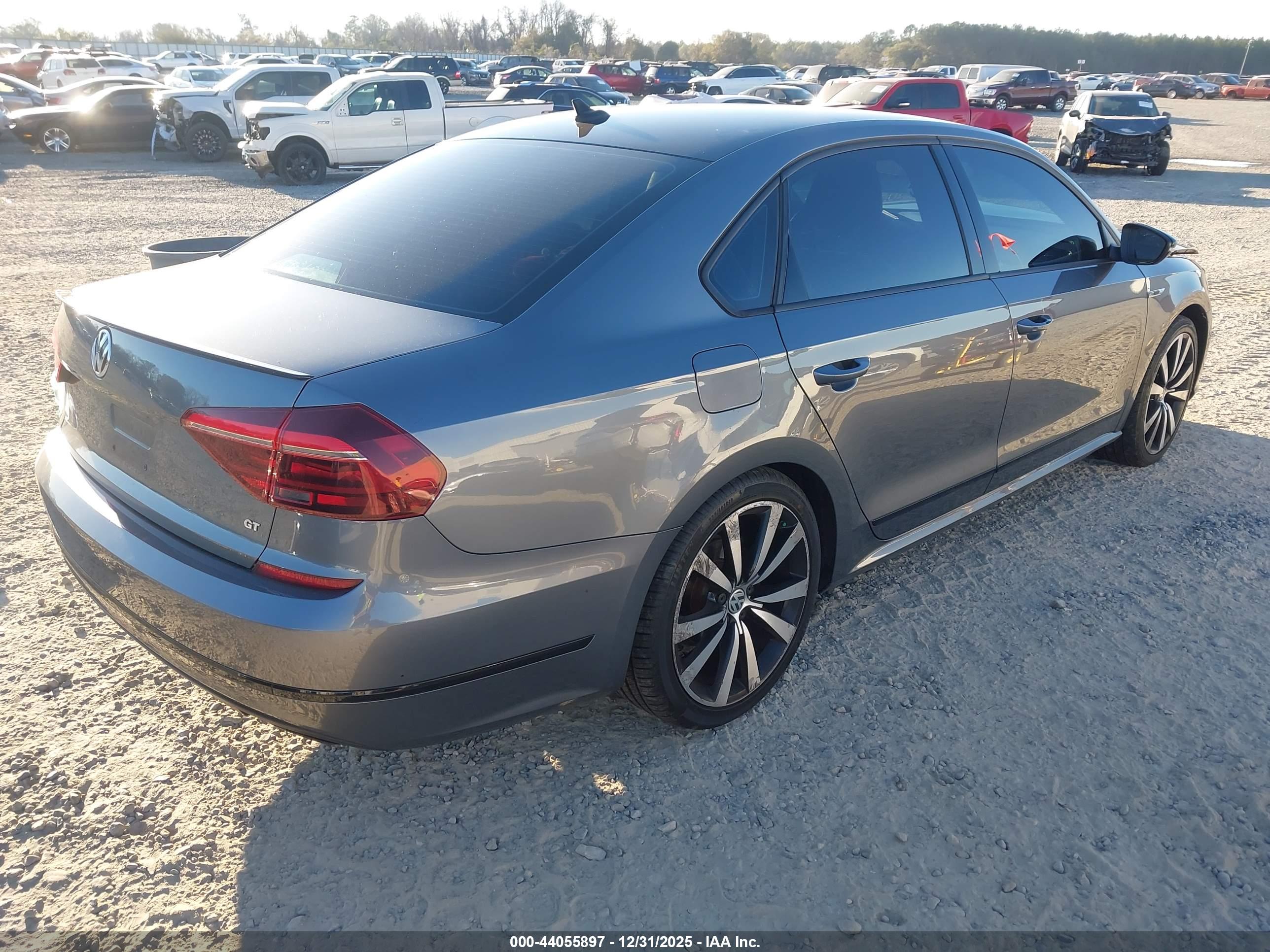VOLKSWAGEN PASSAT image 4
