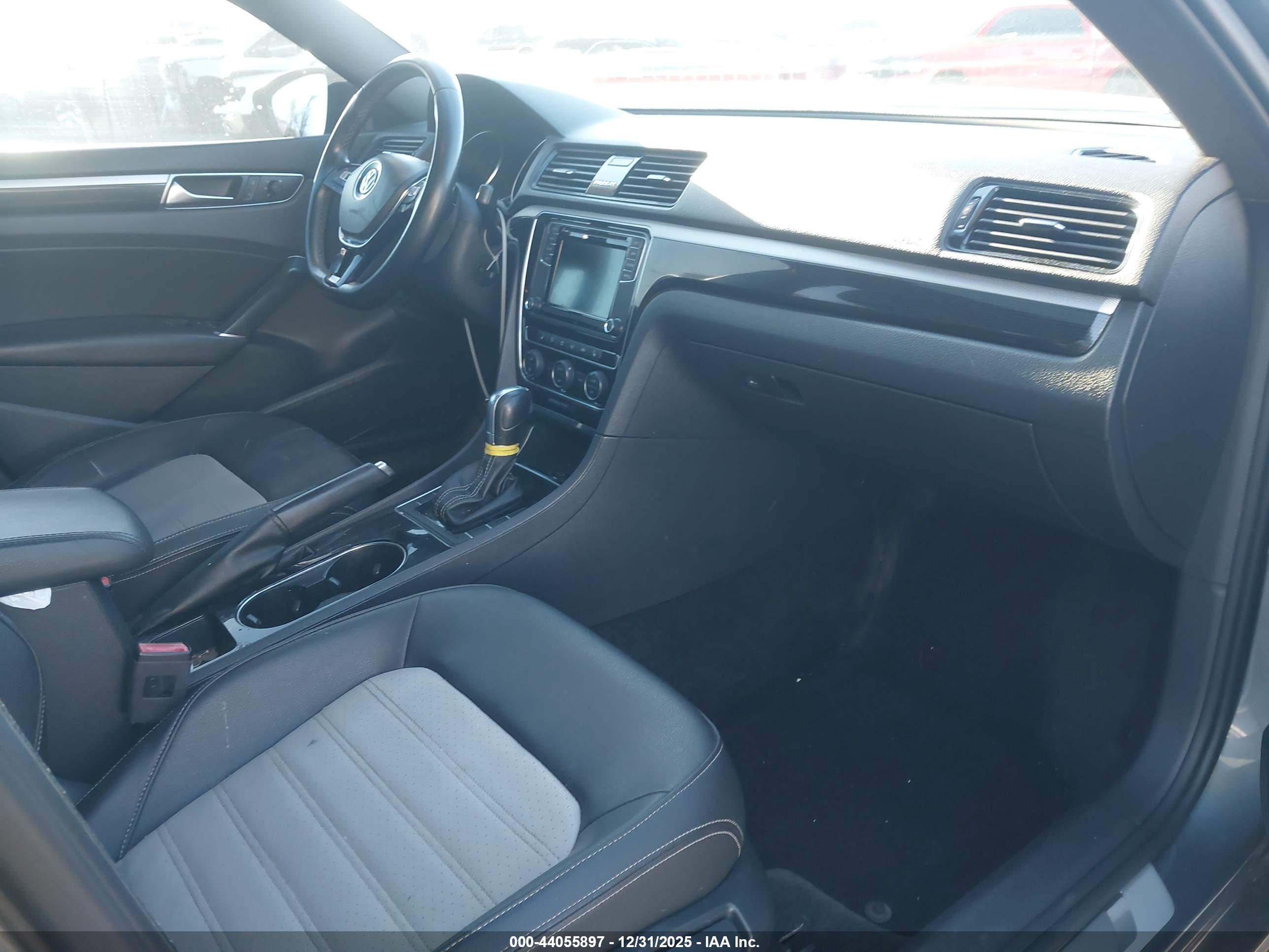 VOLKSWAGEN PASSAT image 5