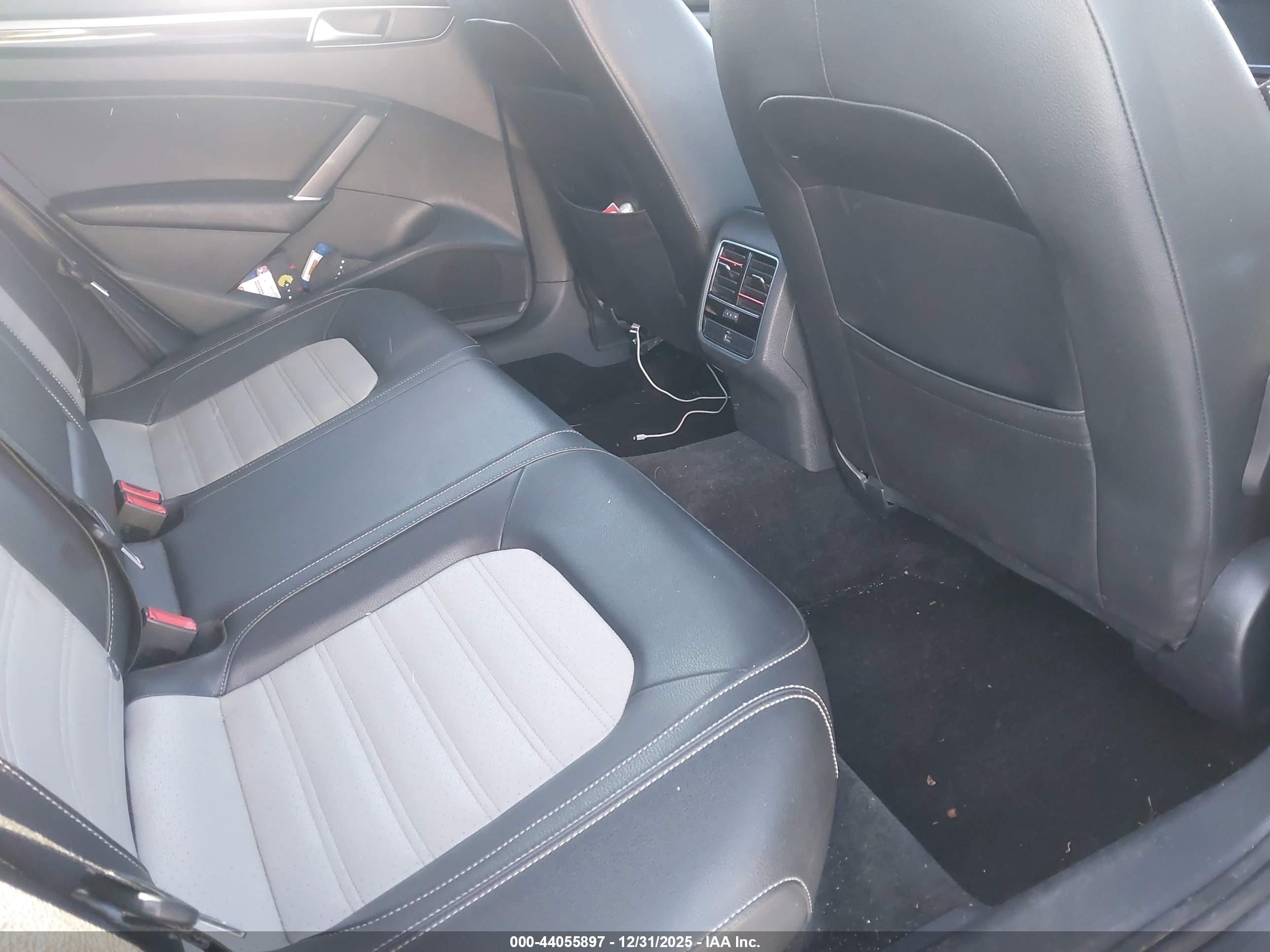 VOLKSWAGEN PASSAT image 8