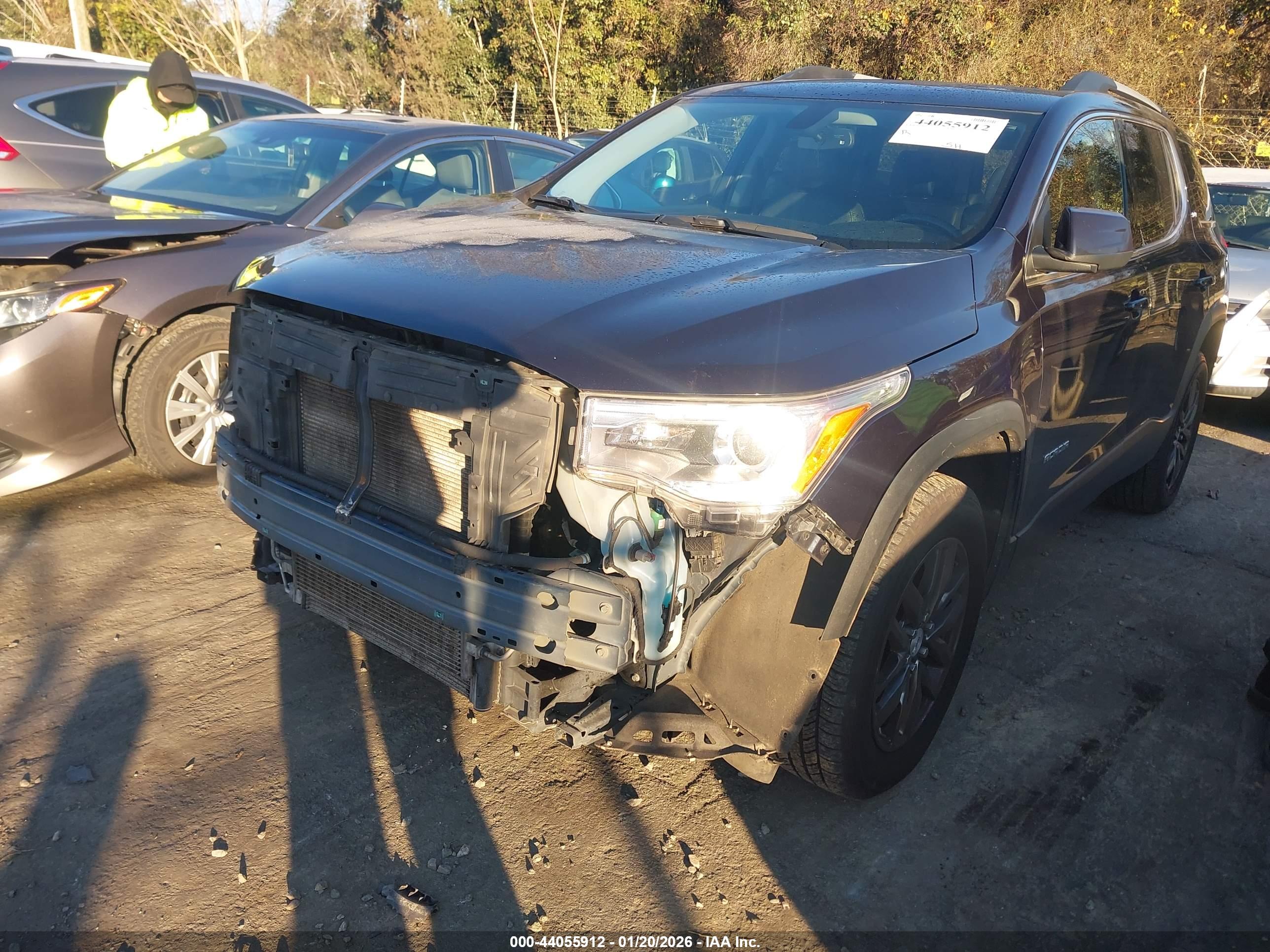 GMC ACADIA image 2
