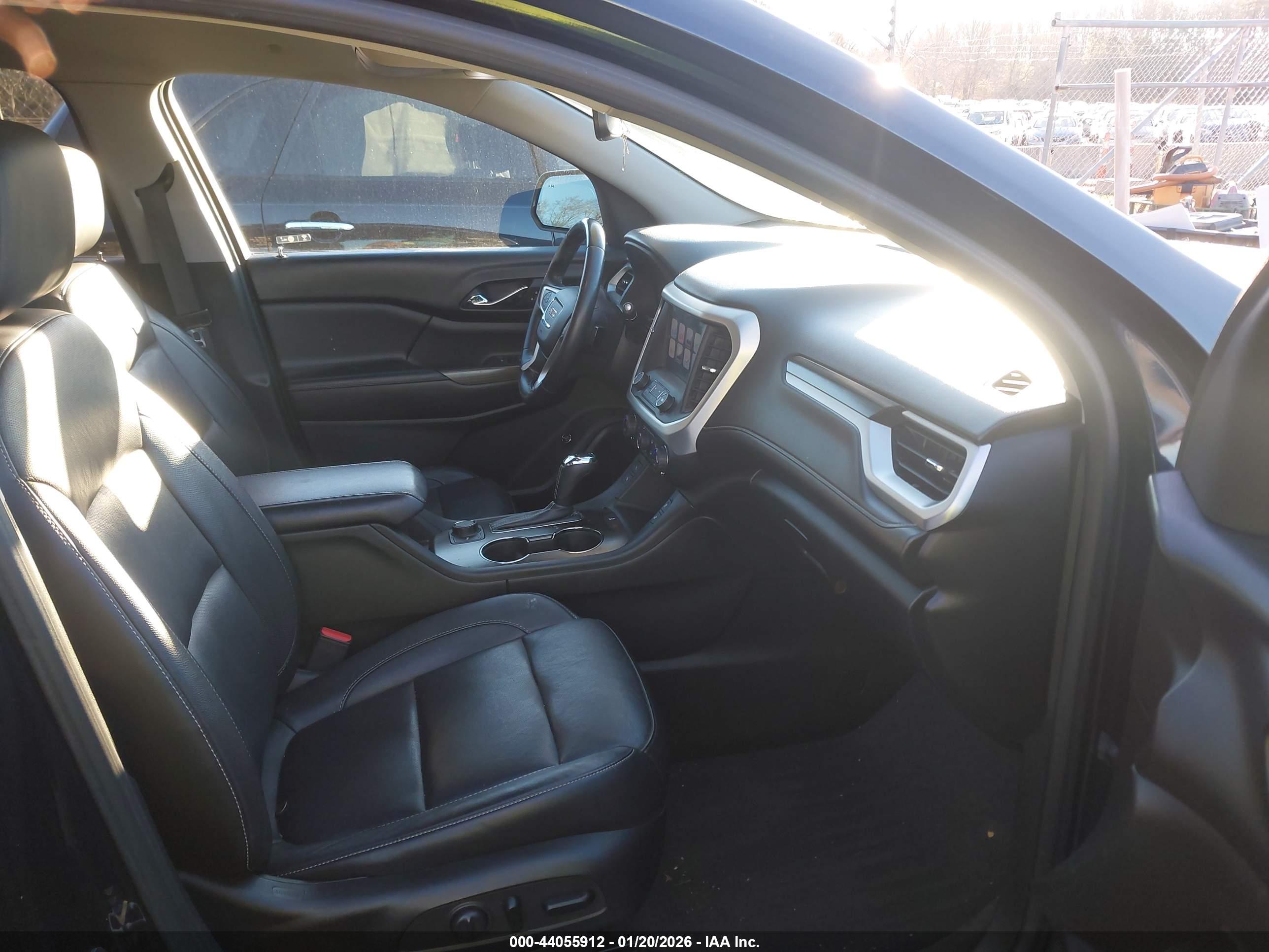 GMC ACADIA image 5
