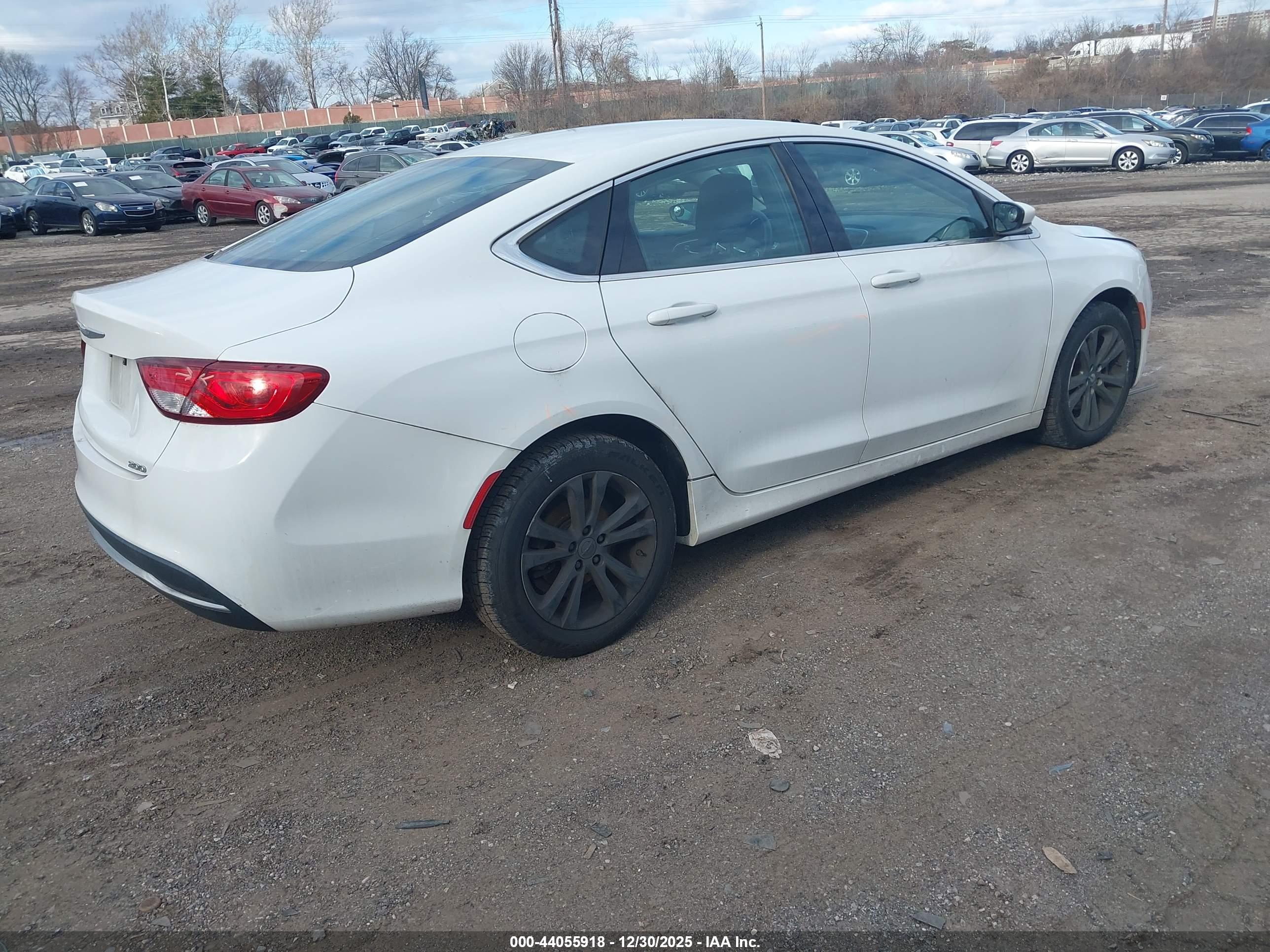 CHRYSLER 200 image 4