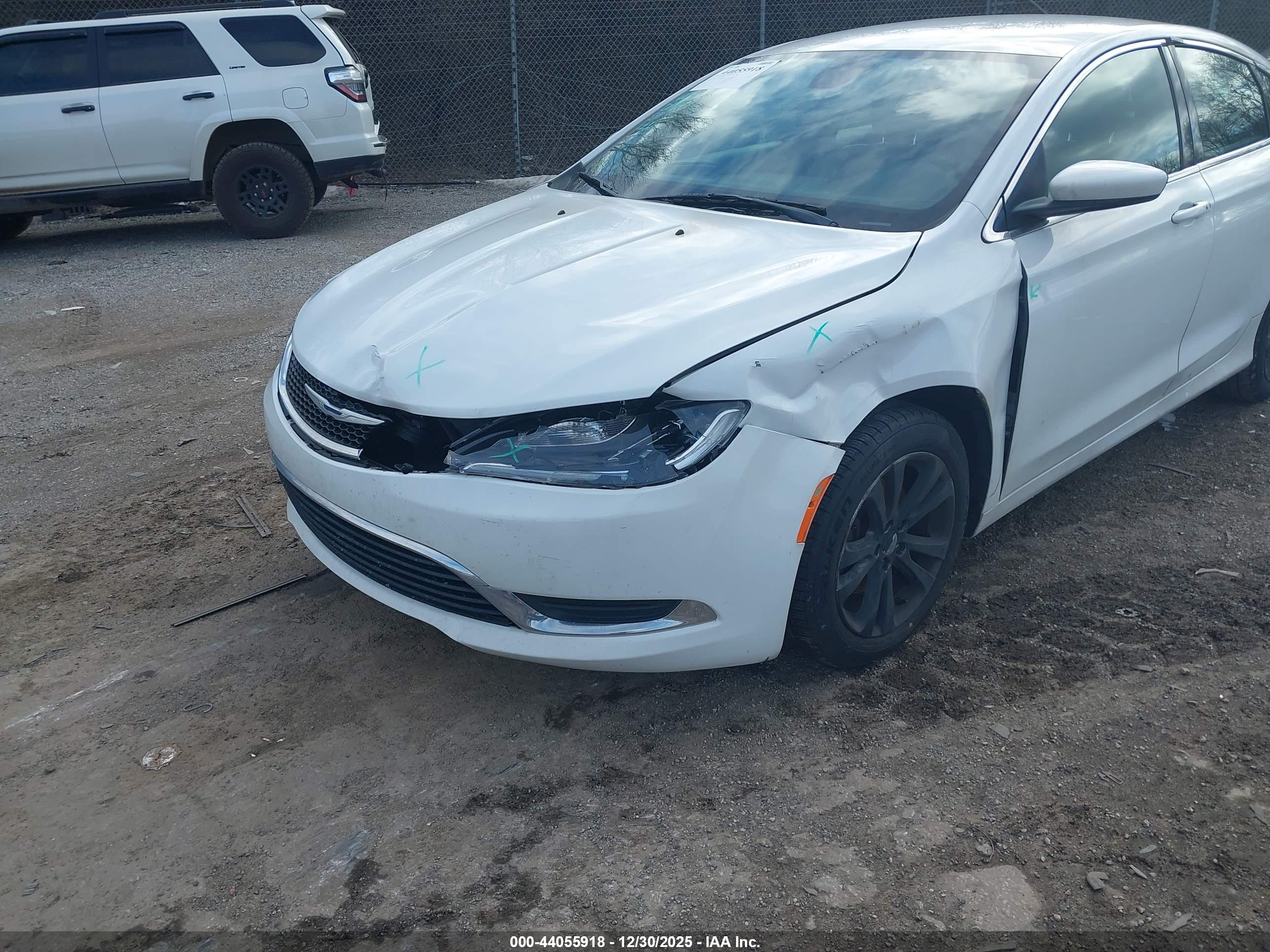 CHRYSLER 200 image 6