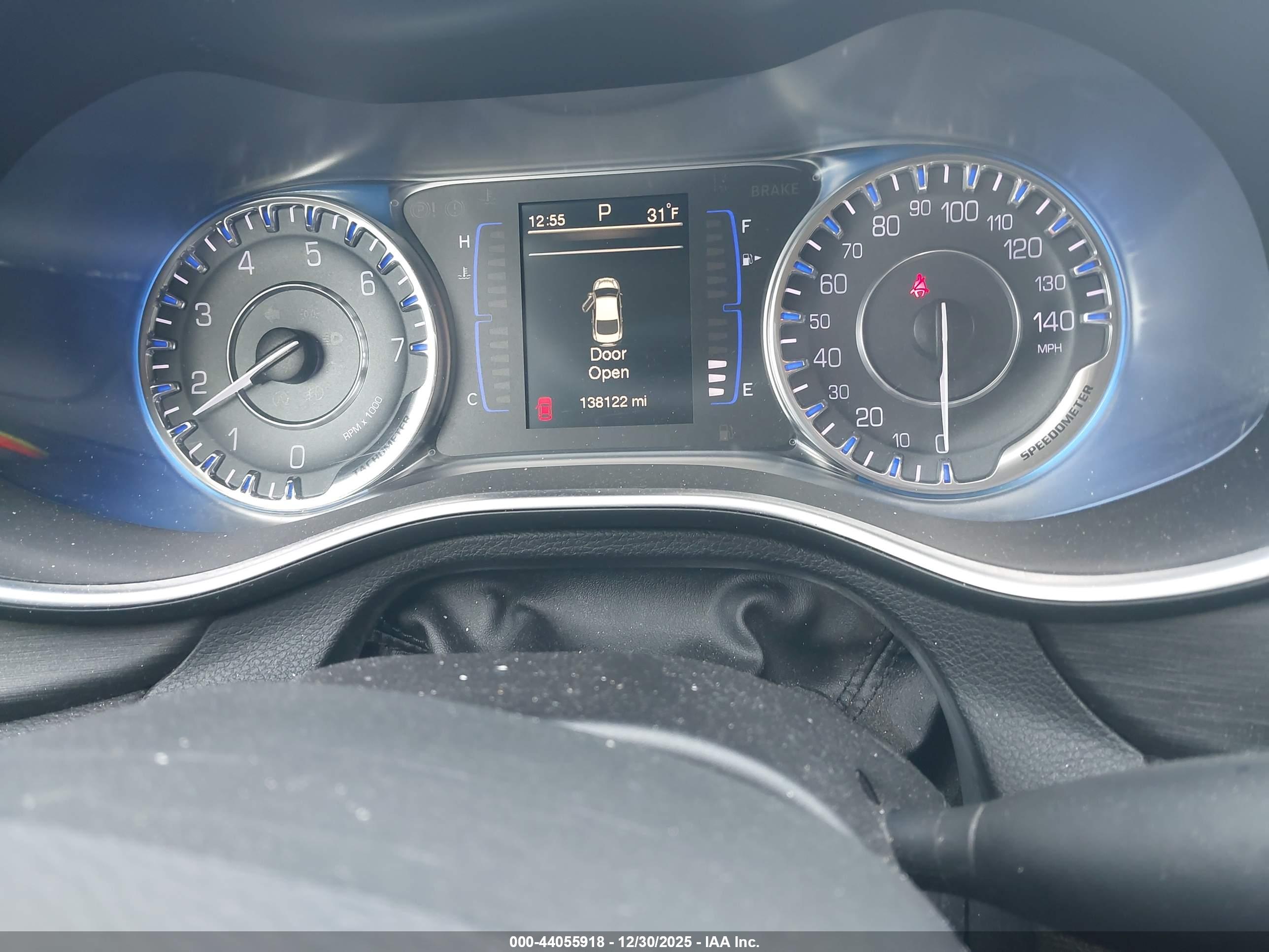 CHRYSLER 200 image 7