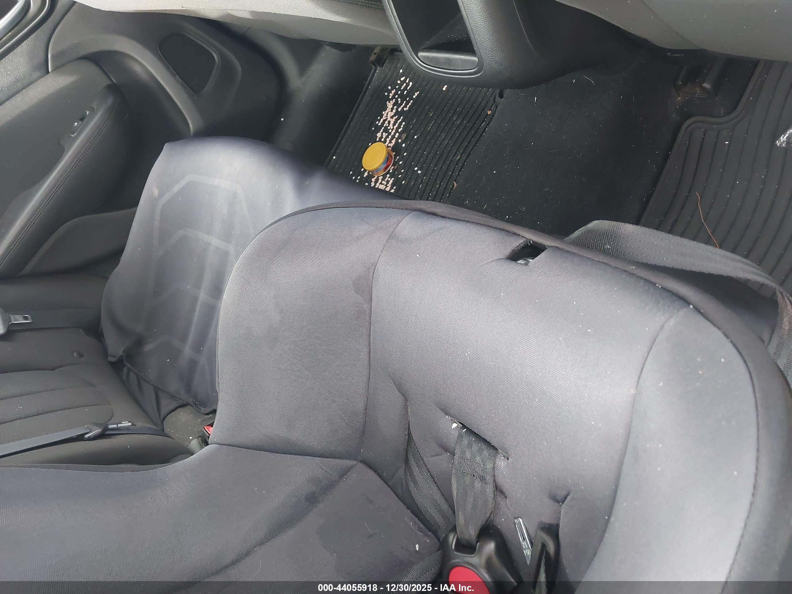 CHRYSLER 200 image 8