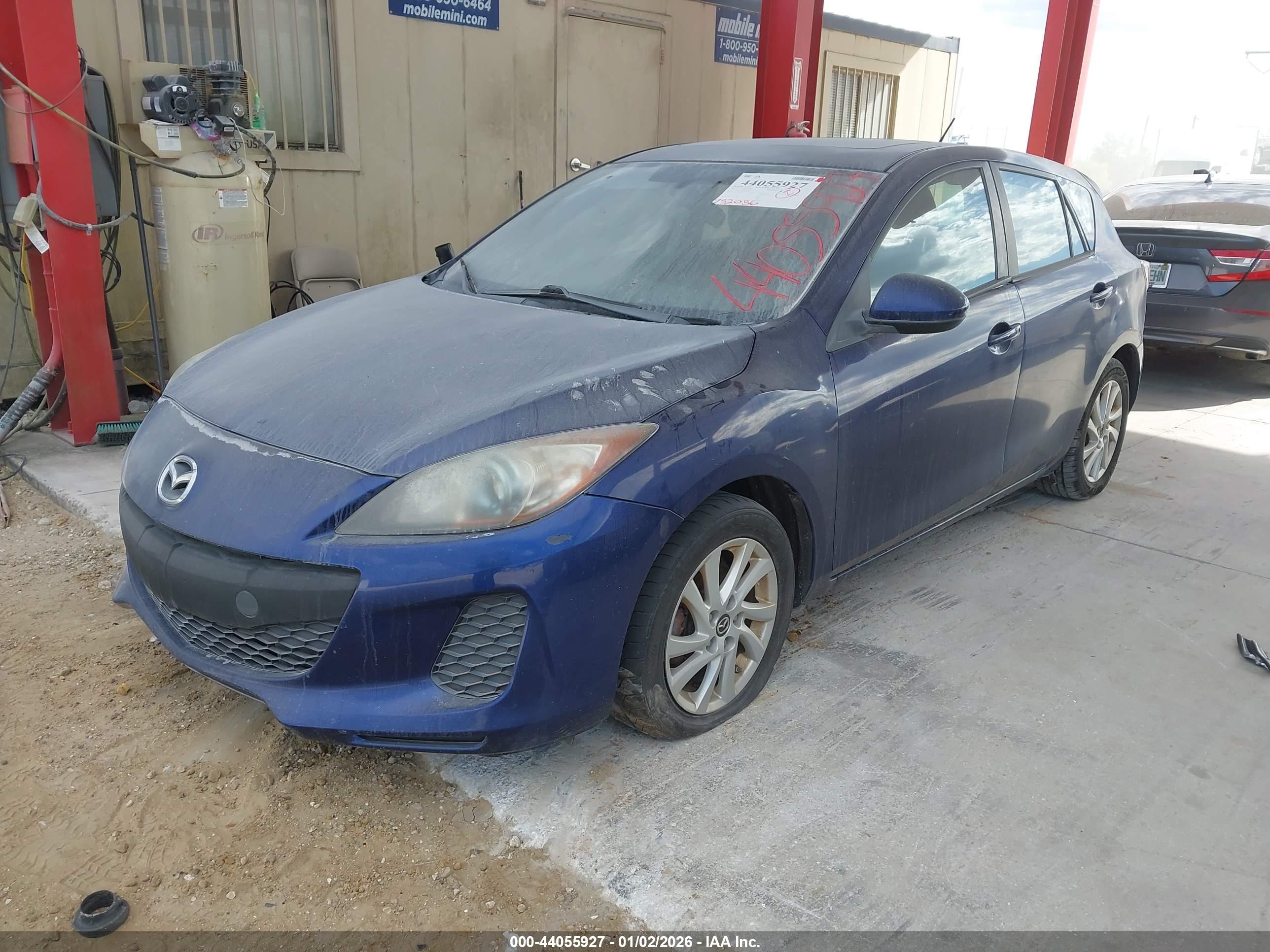 MAZDA MAZDA3 image 2