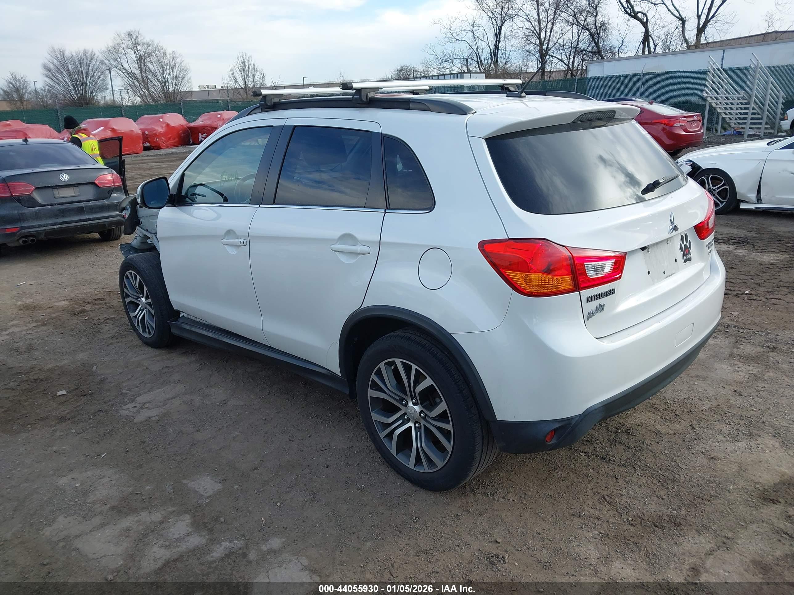 MITSUBISHI OUTLANDER image 3