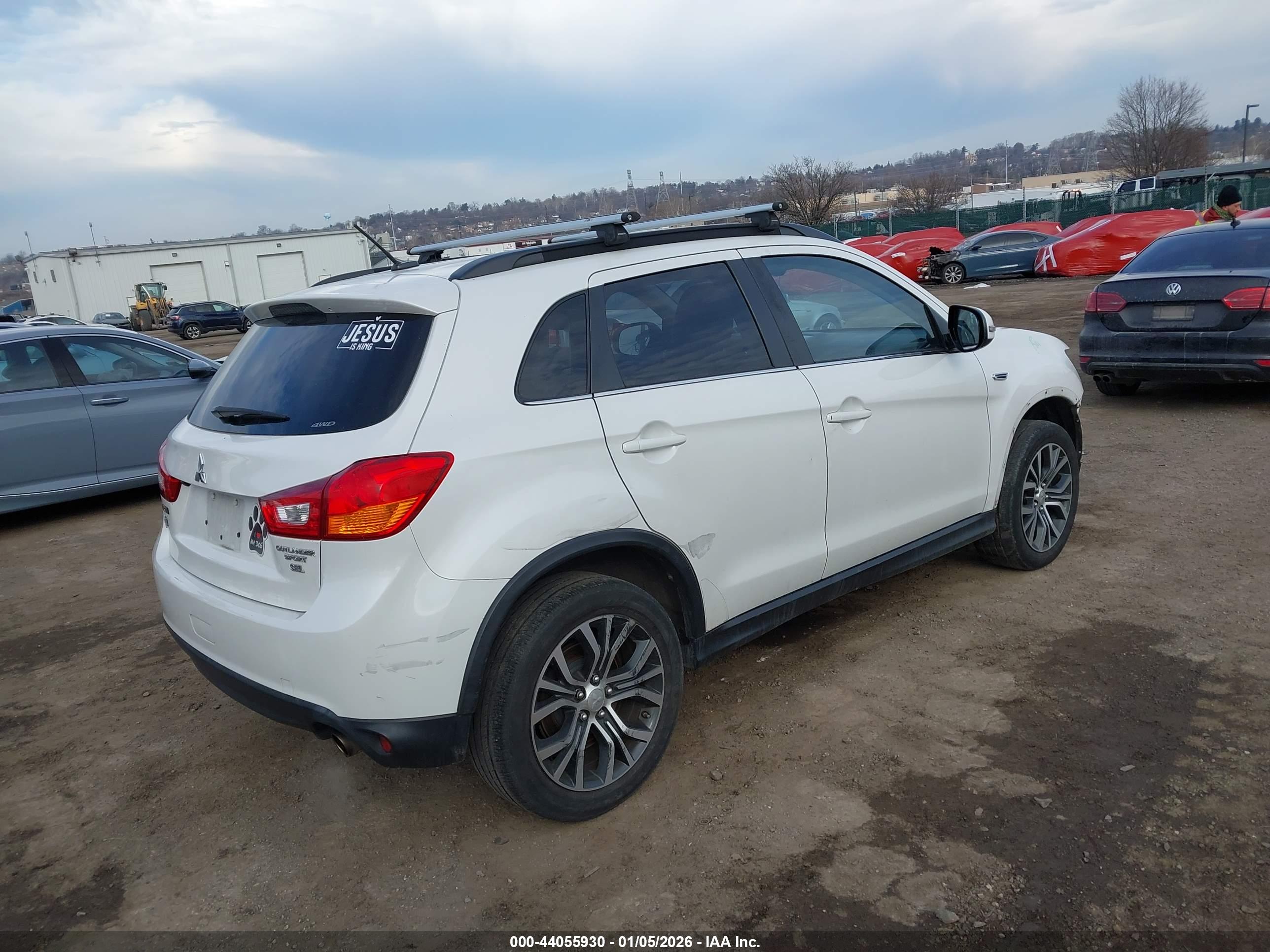 MITSUBISHI OUTLANDER image 4