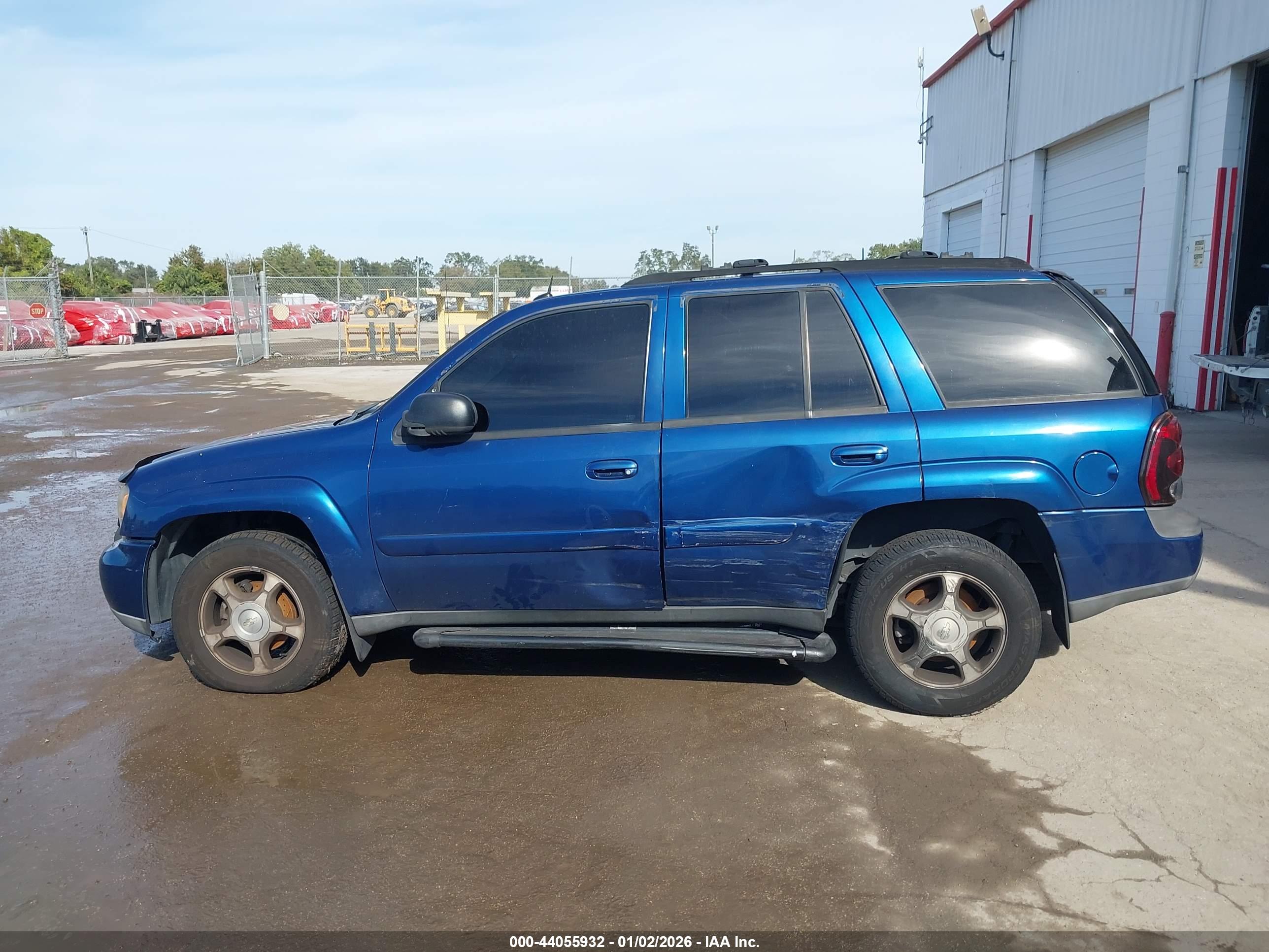 CHEVROLET TRAILBLAZER image 6
