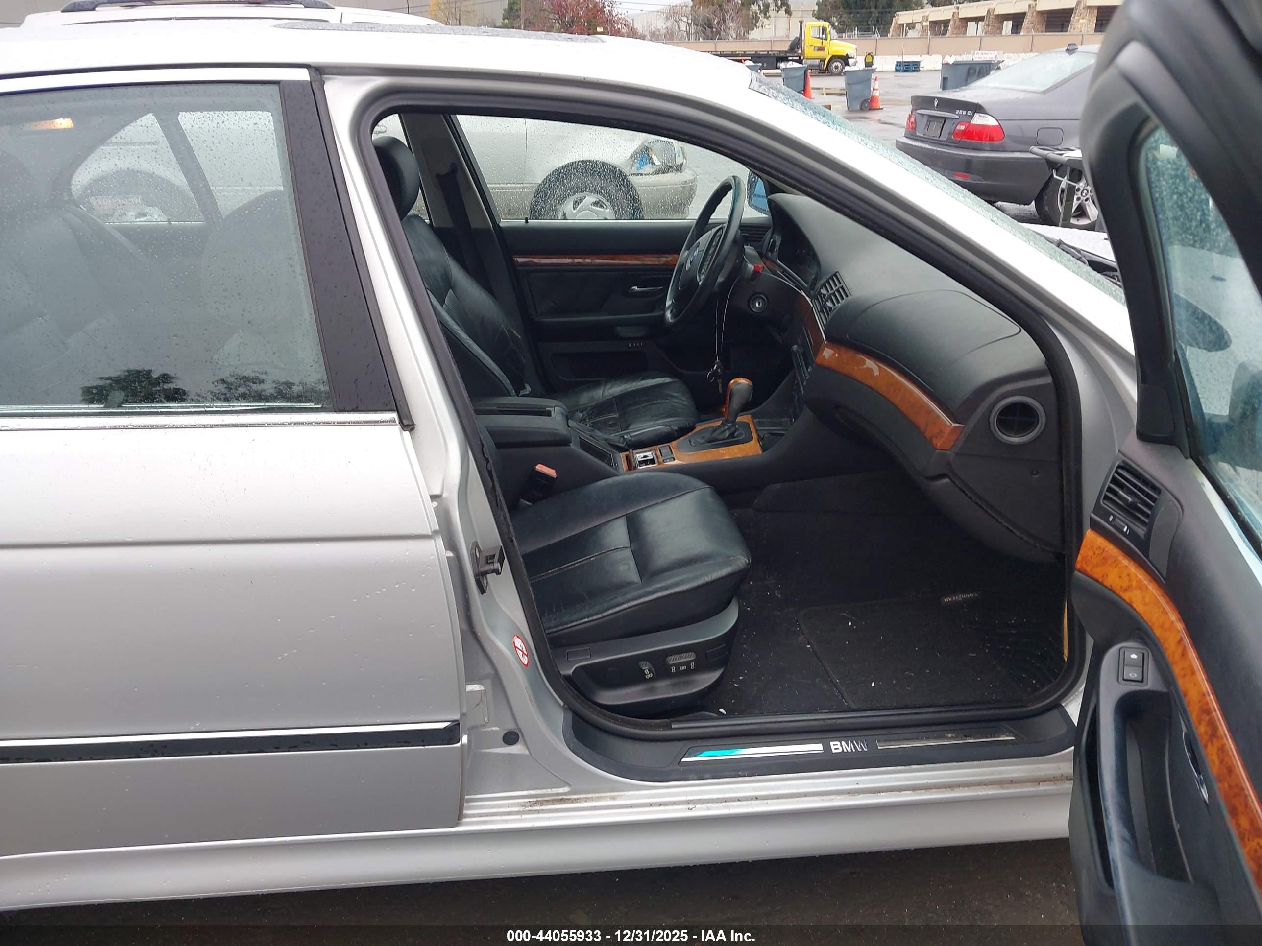 BMW 528IA image 5