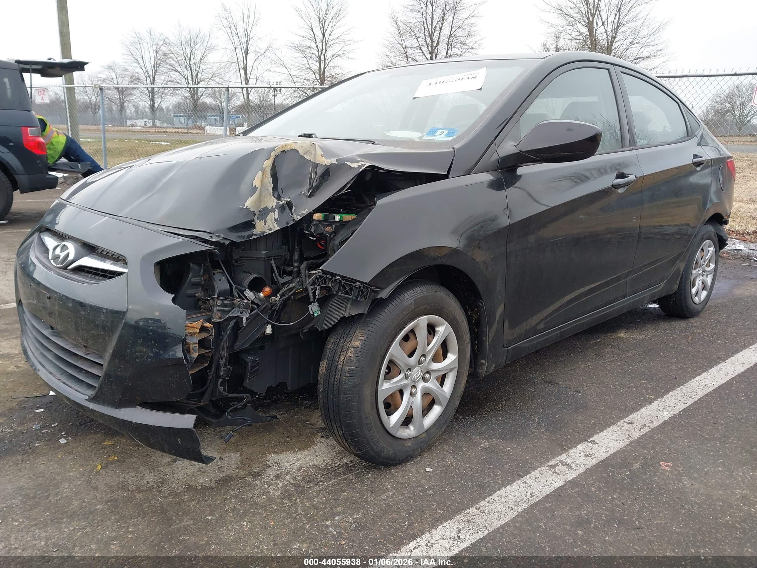 HYUNDAI ACCENT image 2