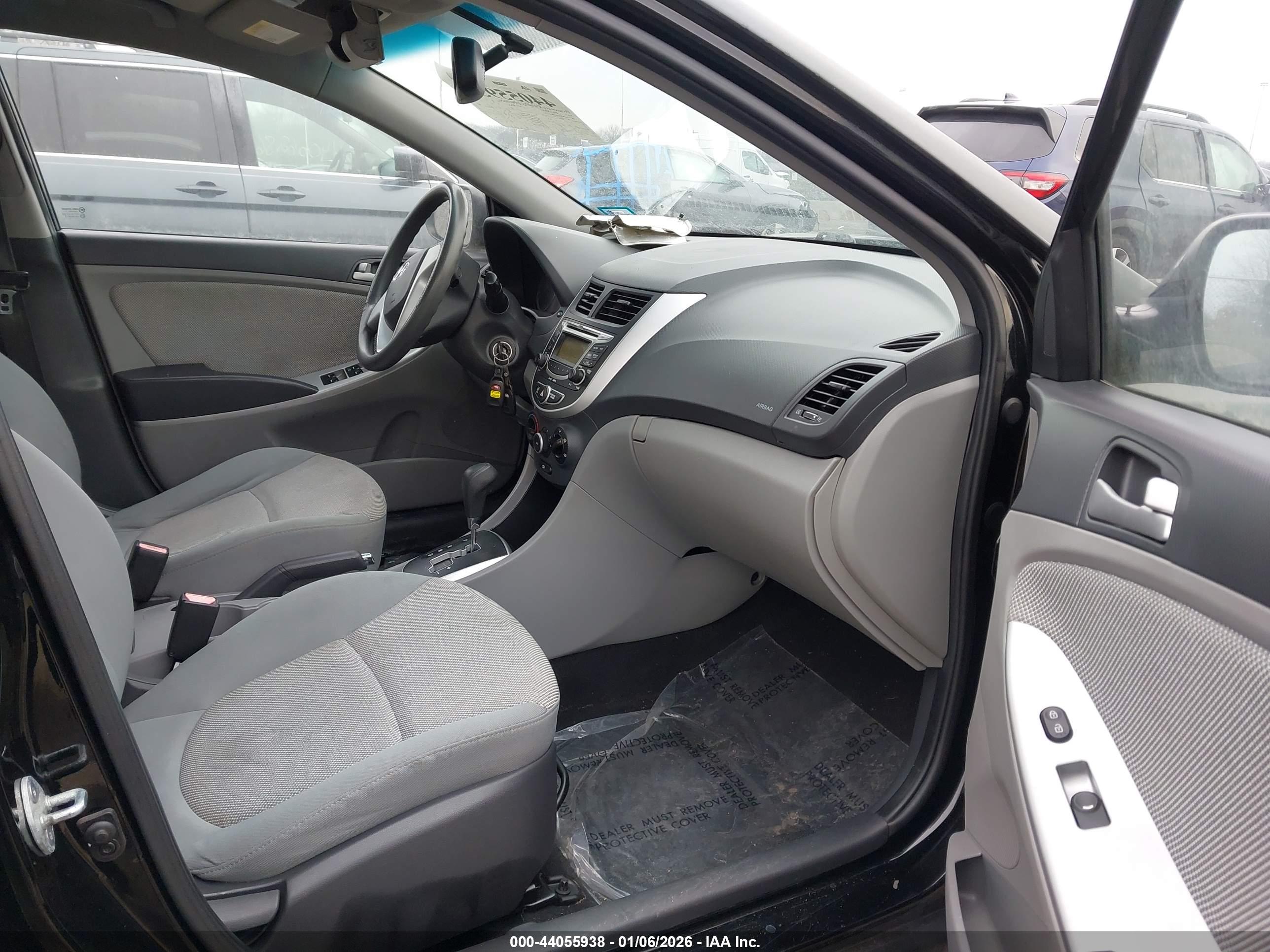 HYUNDAI ACCENT image 5