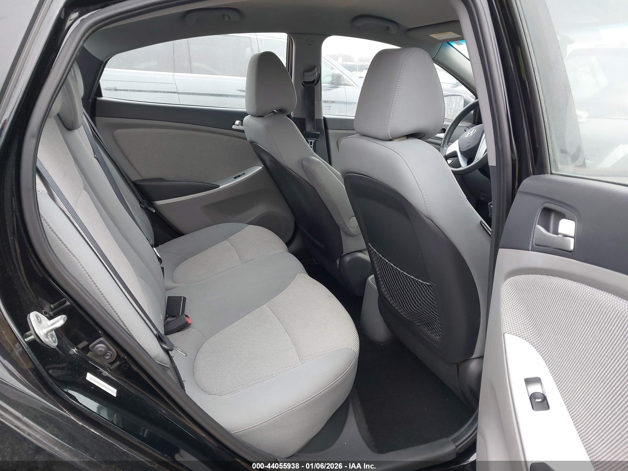 HYUNDAI ACCENT image 8