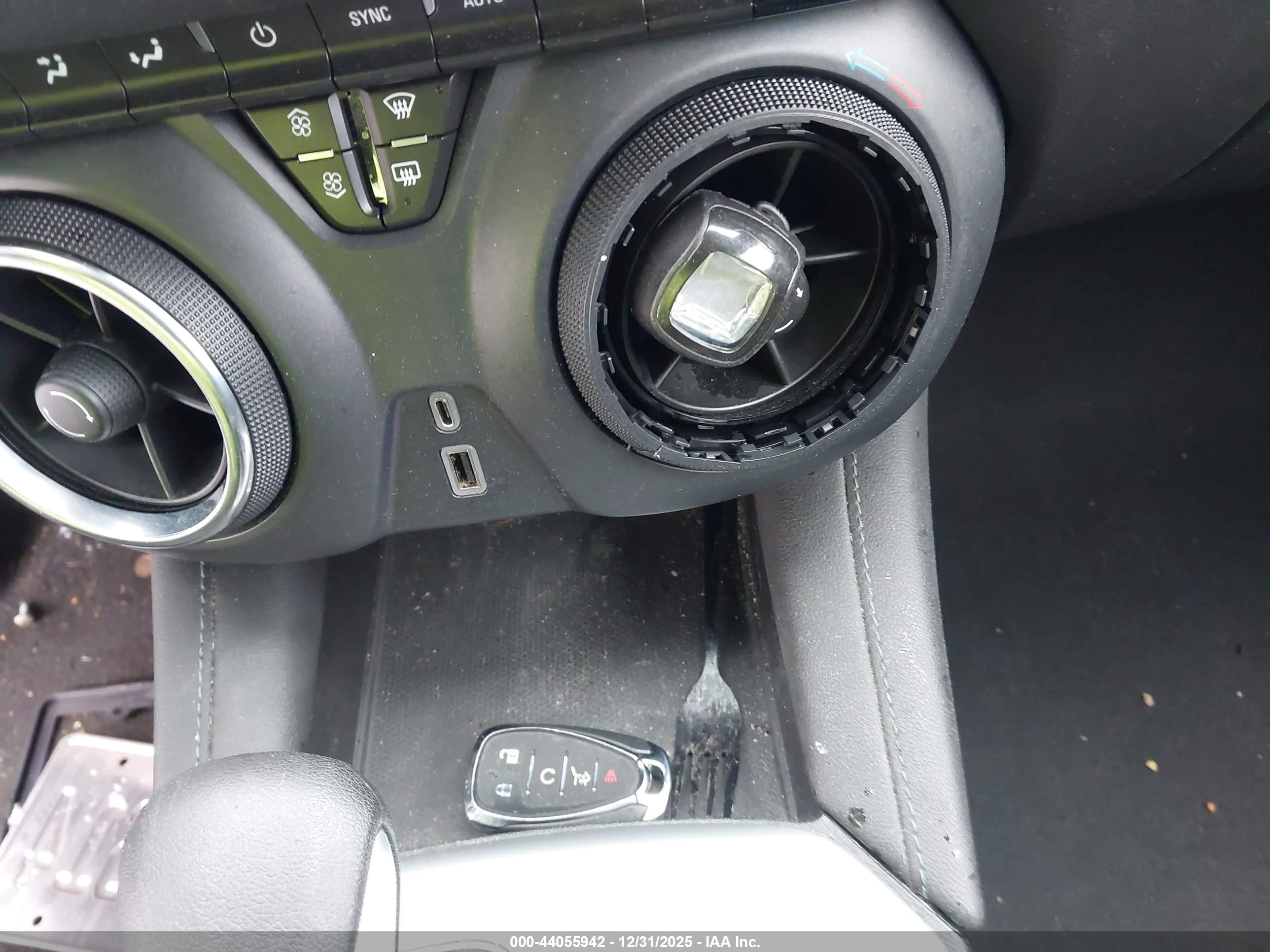 CHEVROLET BLAZER image 11