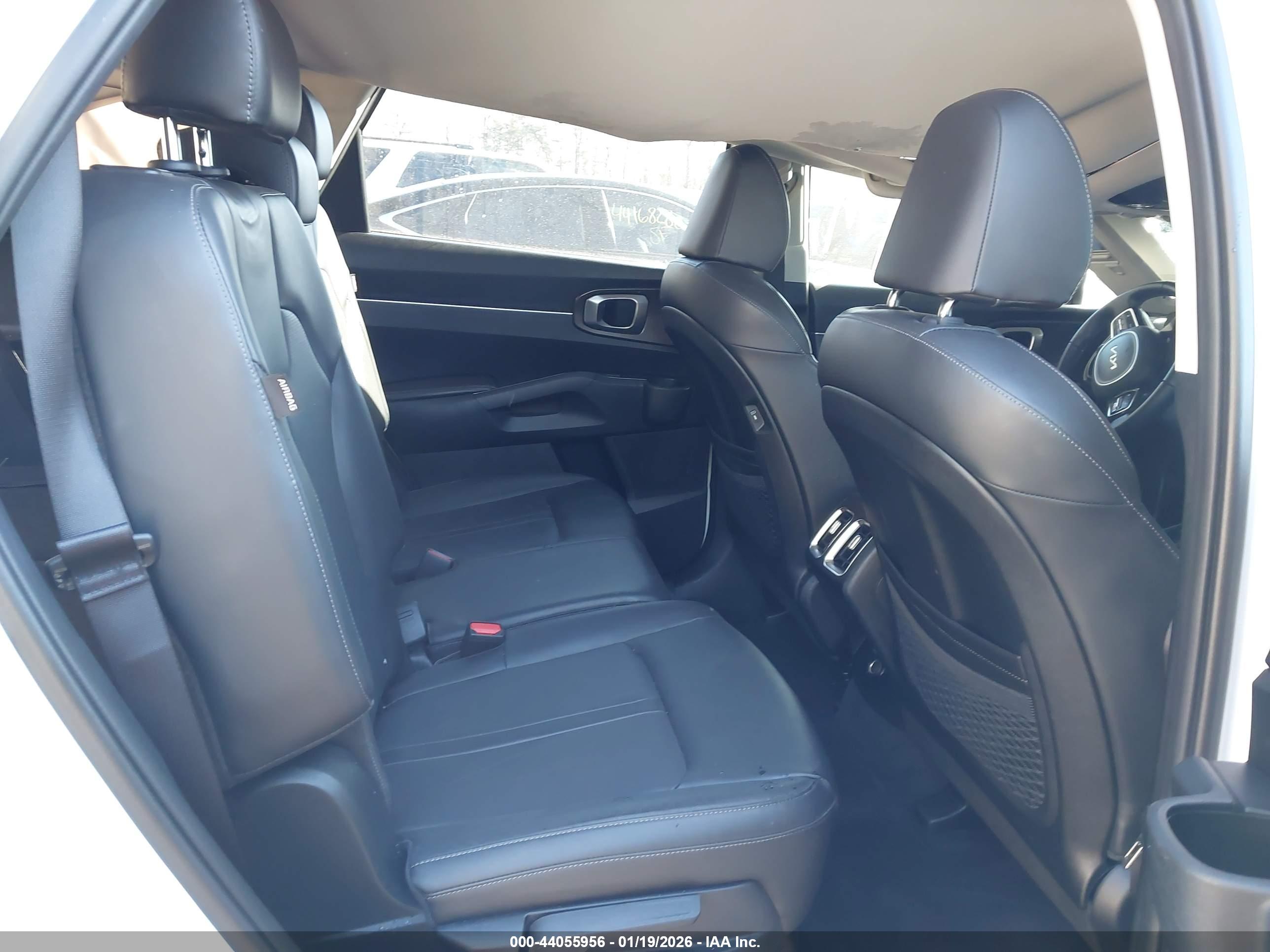 KIA SORENTO image 8