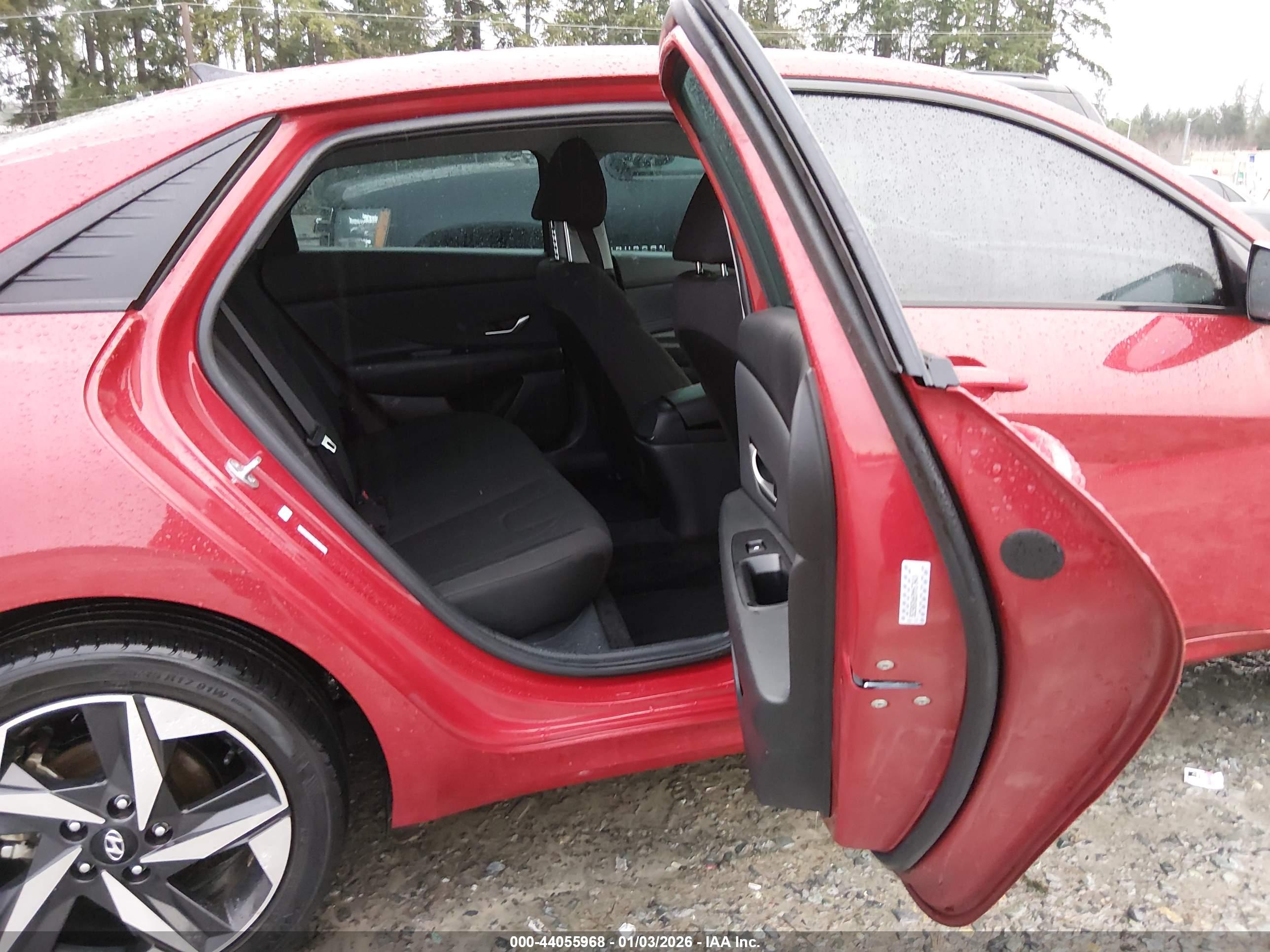HYUNDAI ELANTRA image 8