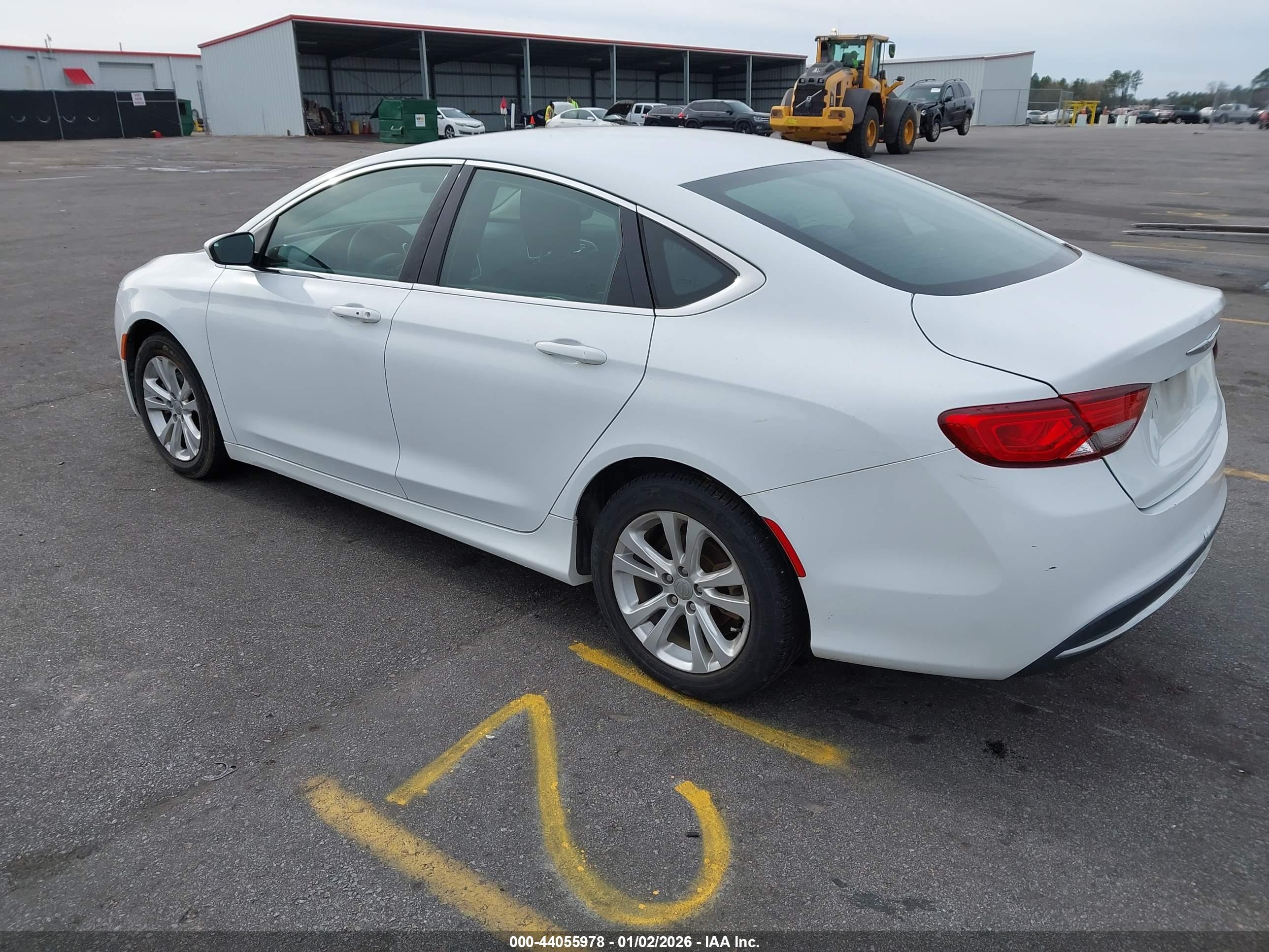 CHRYSLER 200 image 3