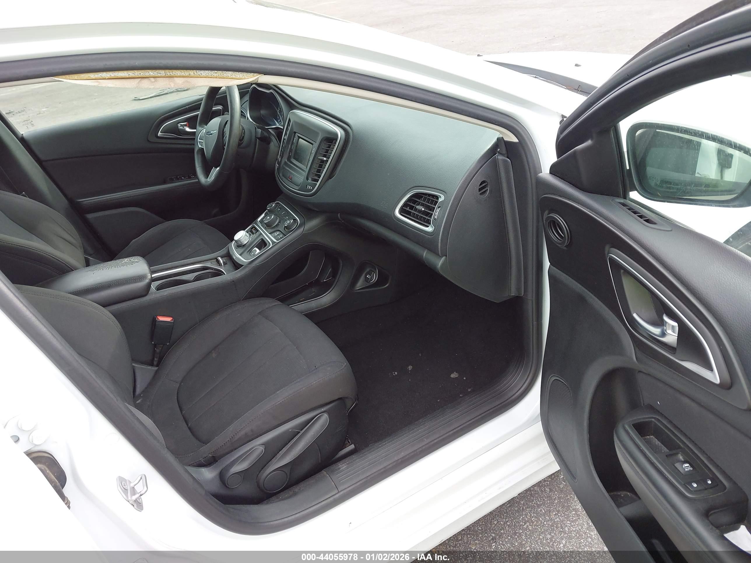 CHRYSLER 200 image 5