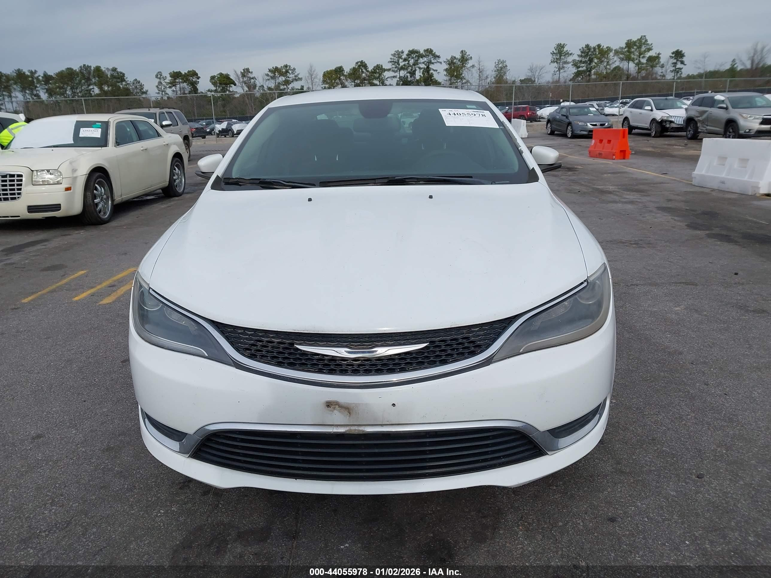CHRYSLER 200 image 6