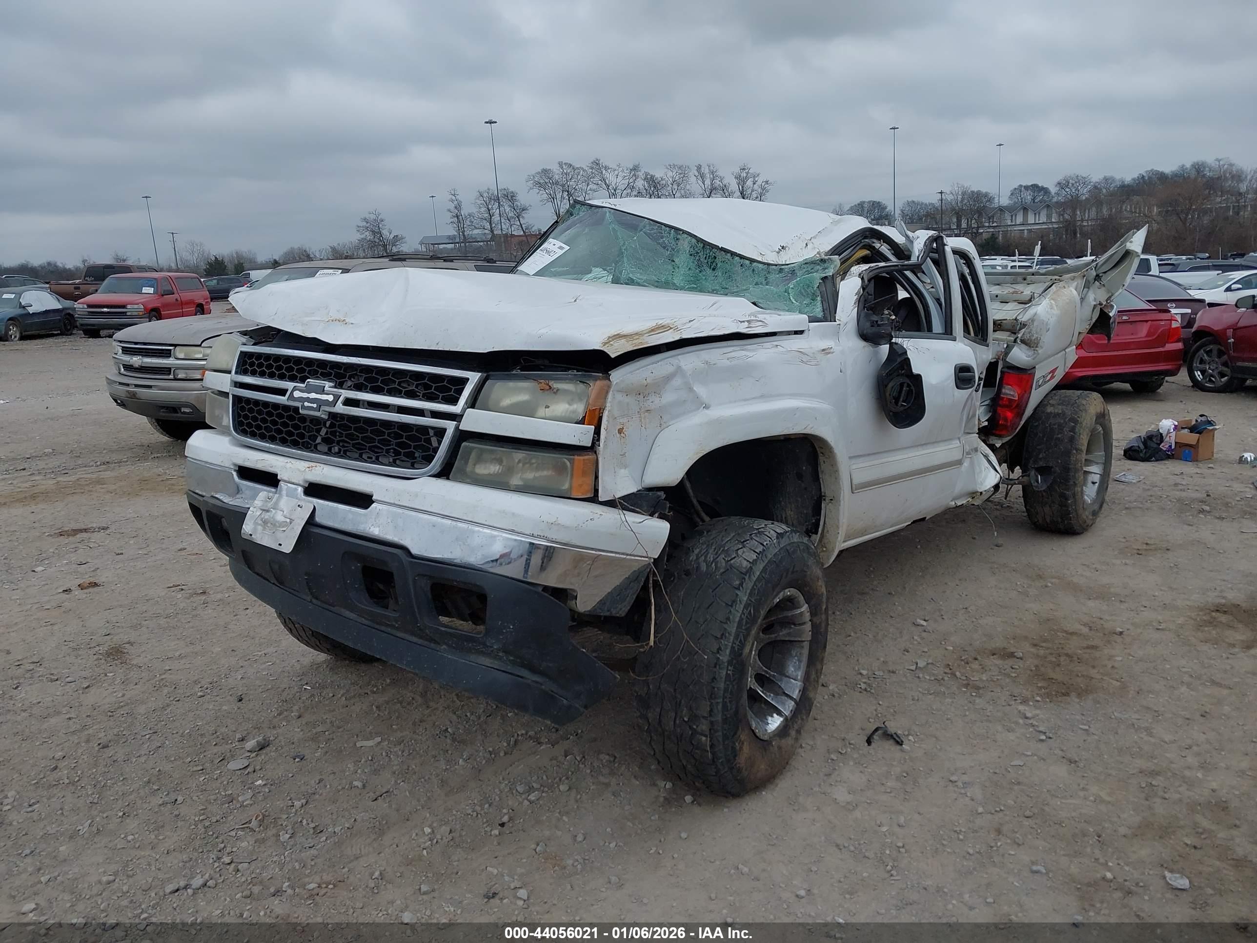 CHEVROLET SILVERADO image 2
