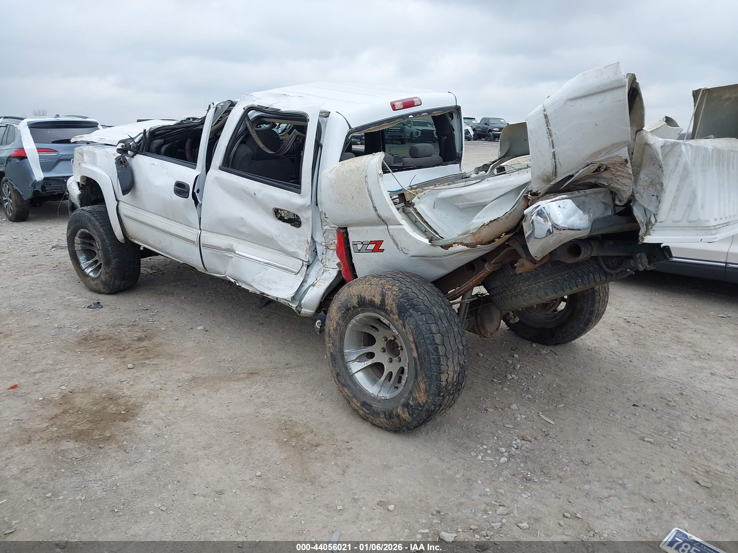 CHEVROLET SILVERADO image 3