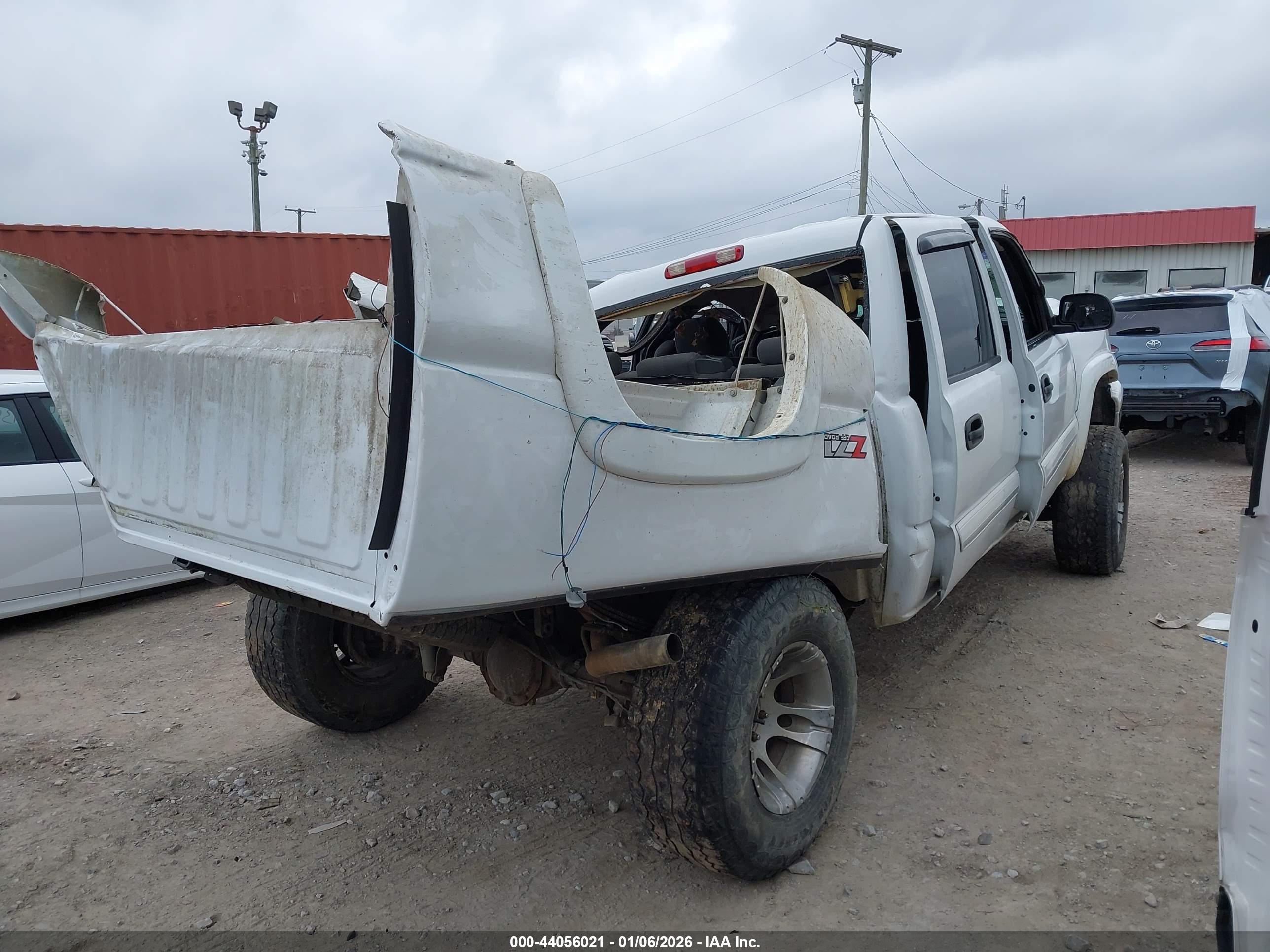 CHEVROLET SILVERADO image 4