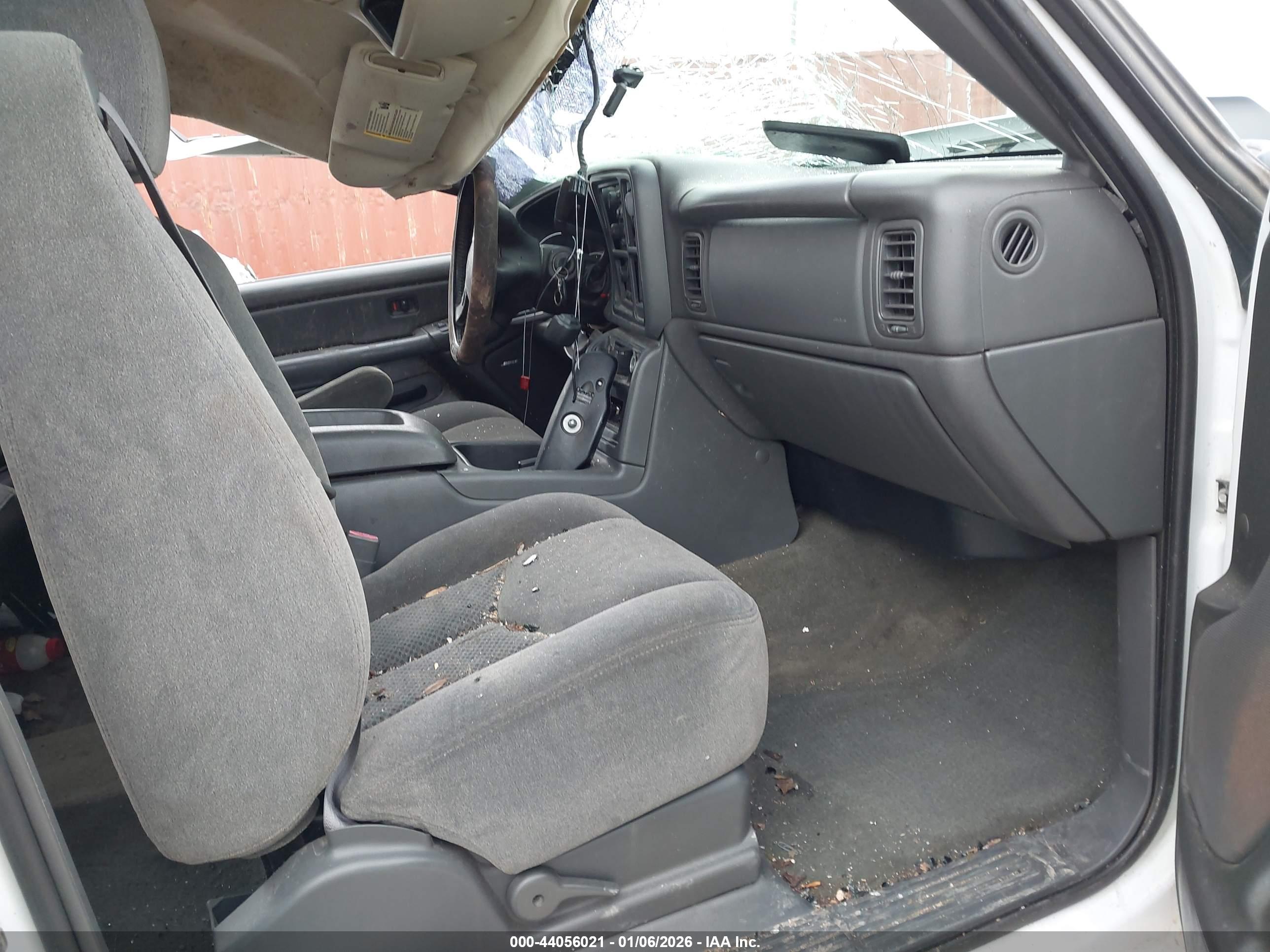 CHEVROLET SILVERADO image 5