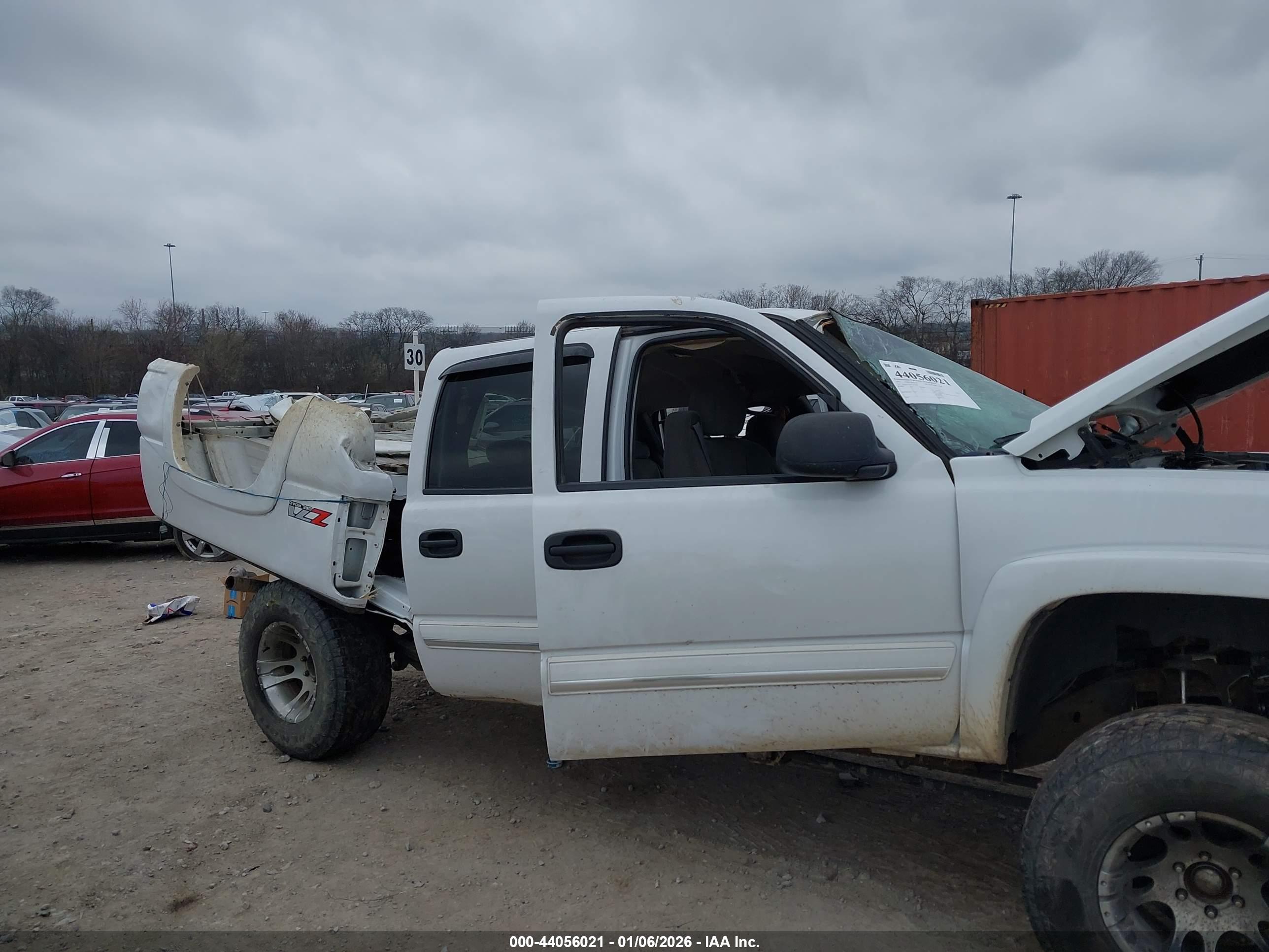 CHEVROLET SILVERADO image 6