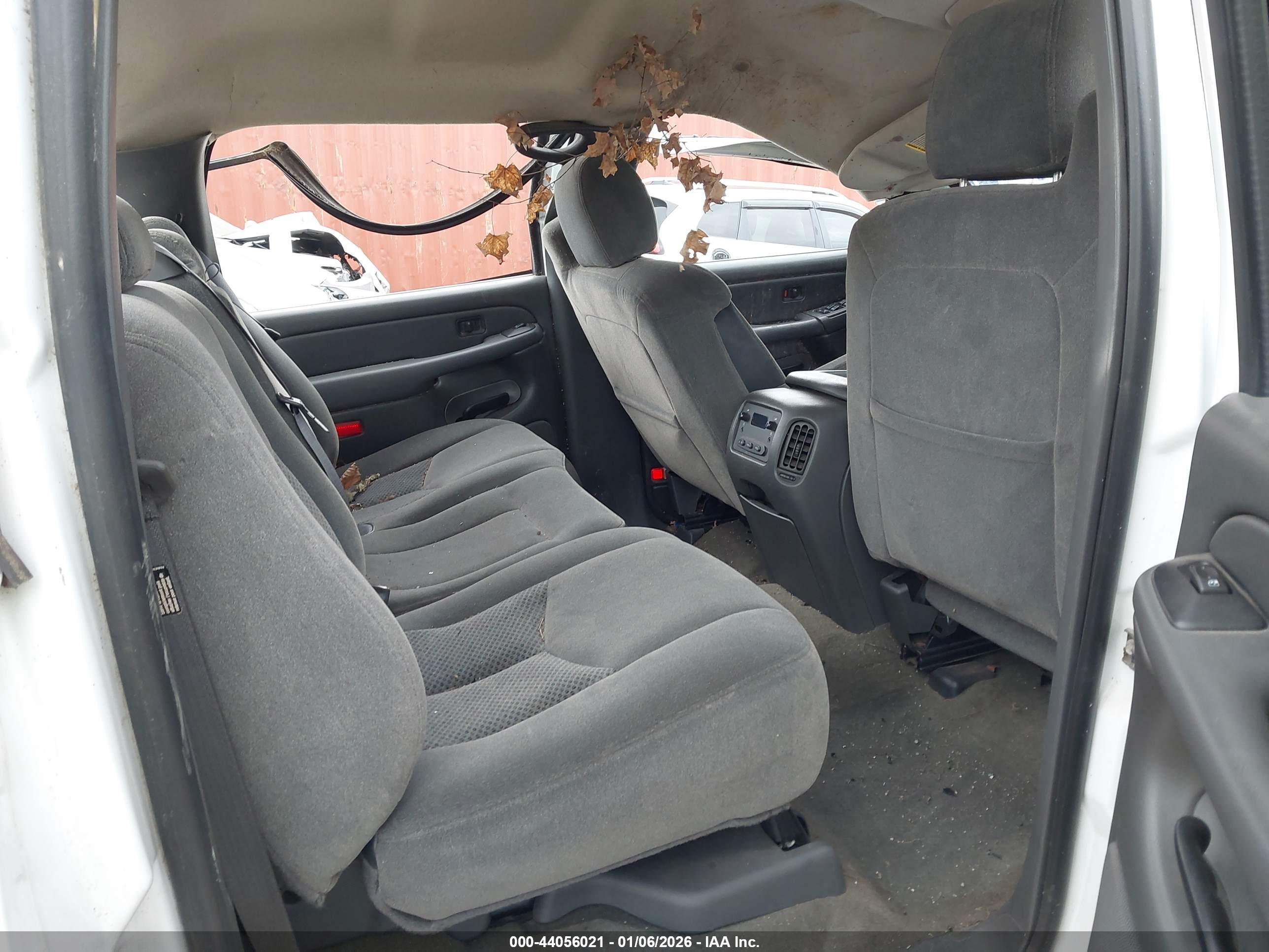 CHEVROLET SILVERADO image 8