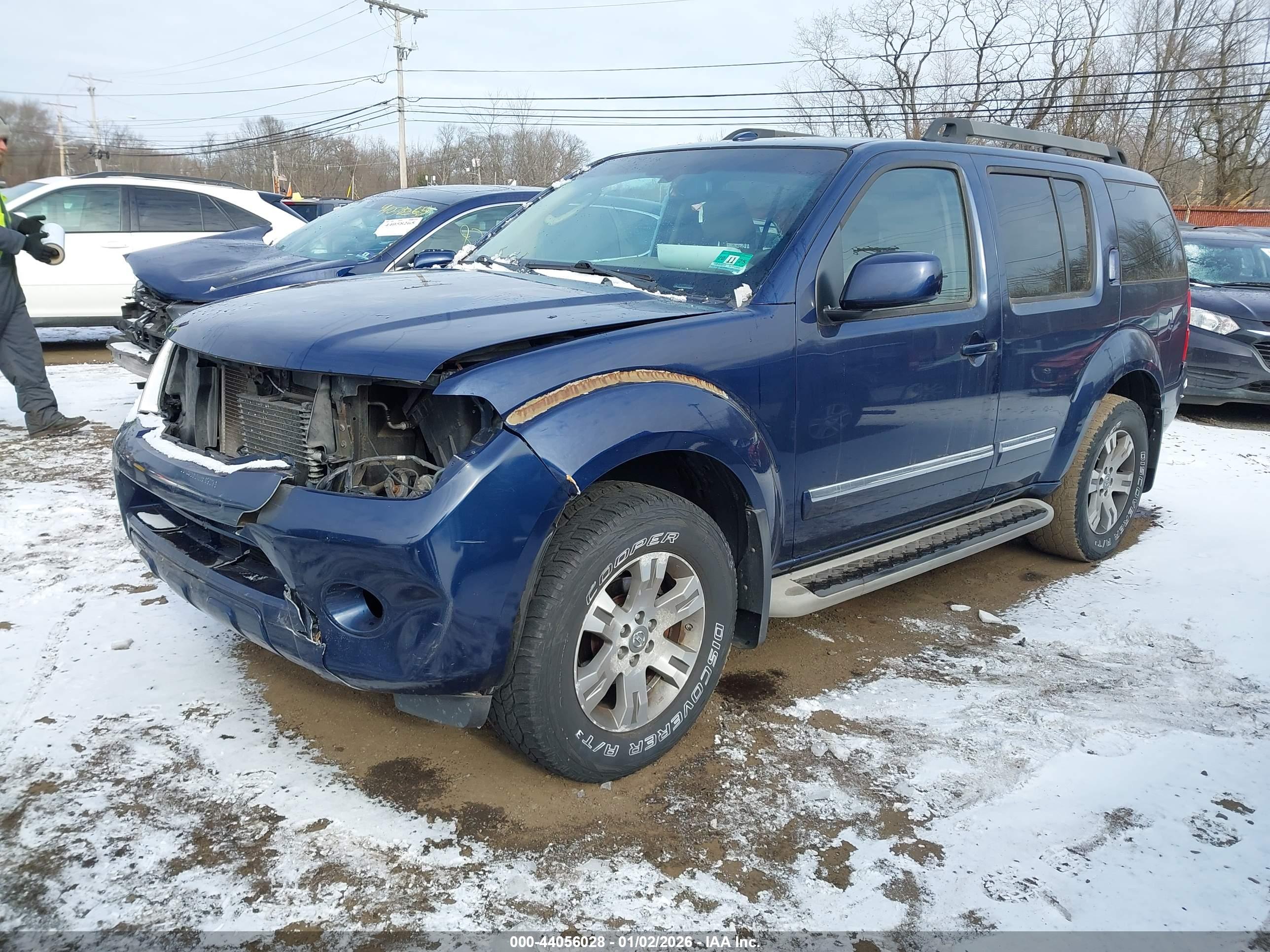 NISSAN PATHFINDER image 2