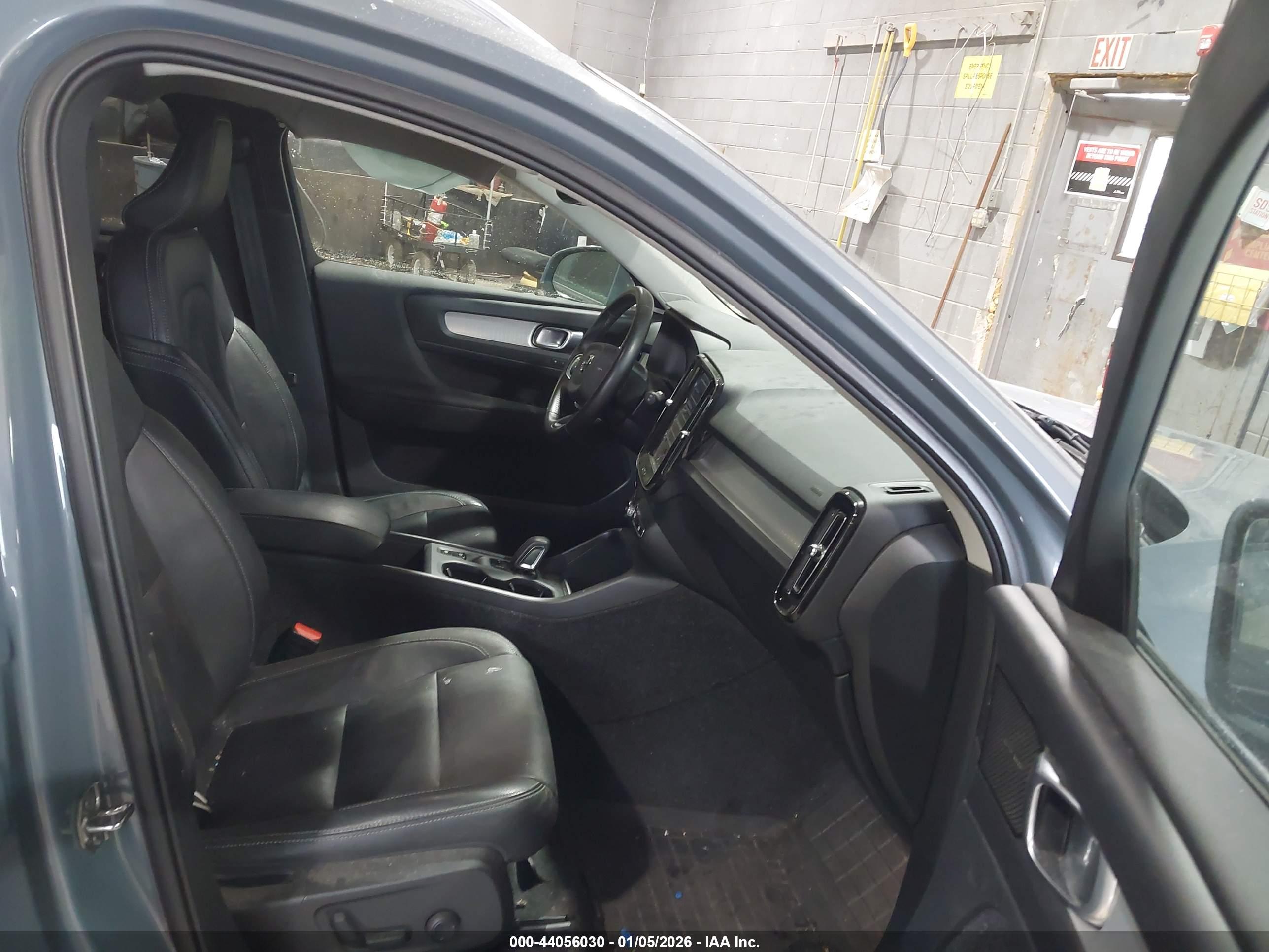 VOLVO XC40 image 5