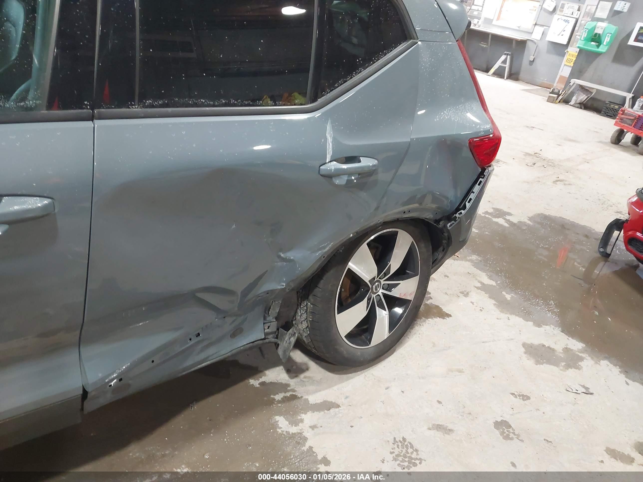 VOLVO XC40 image 6