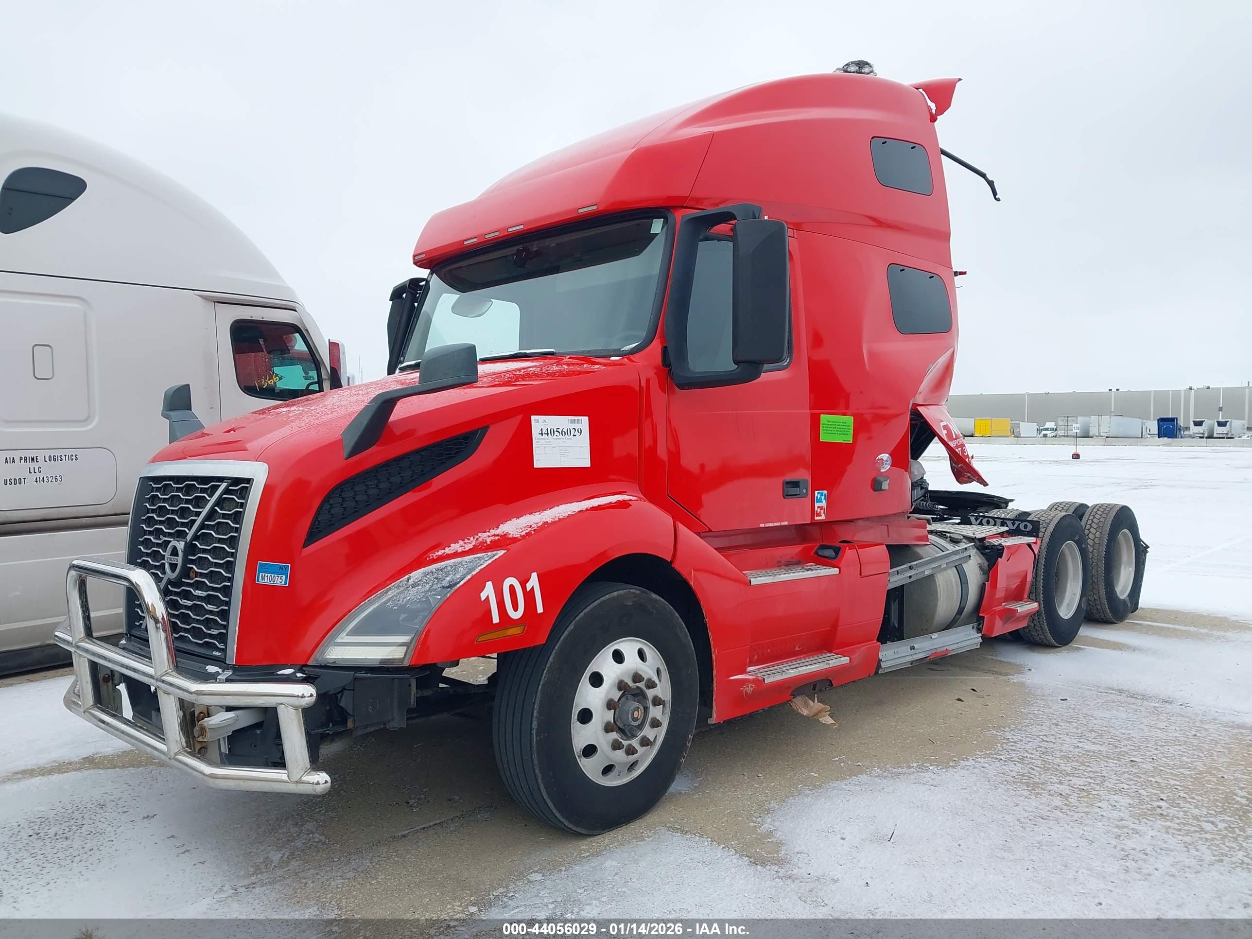 VOLVO VNL image 2