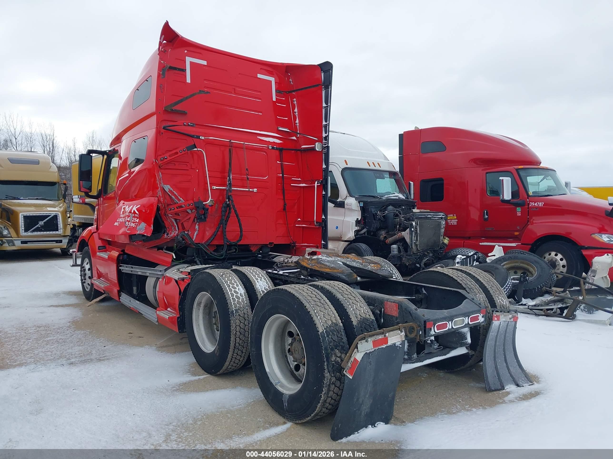 VOLVO VNL image 3
