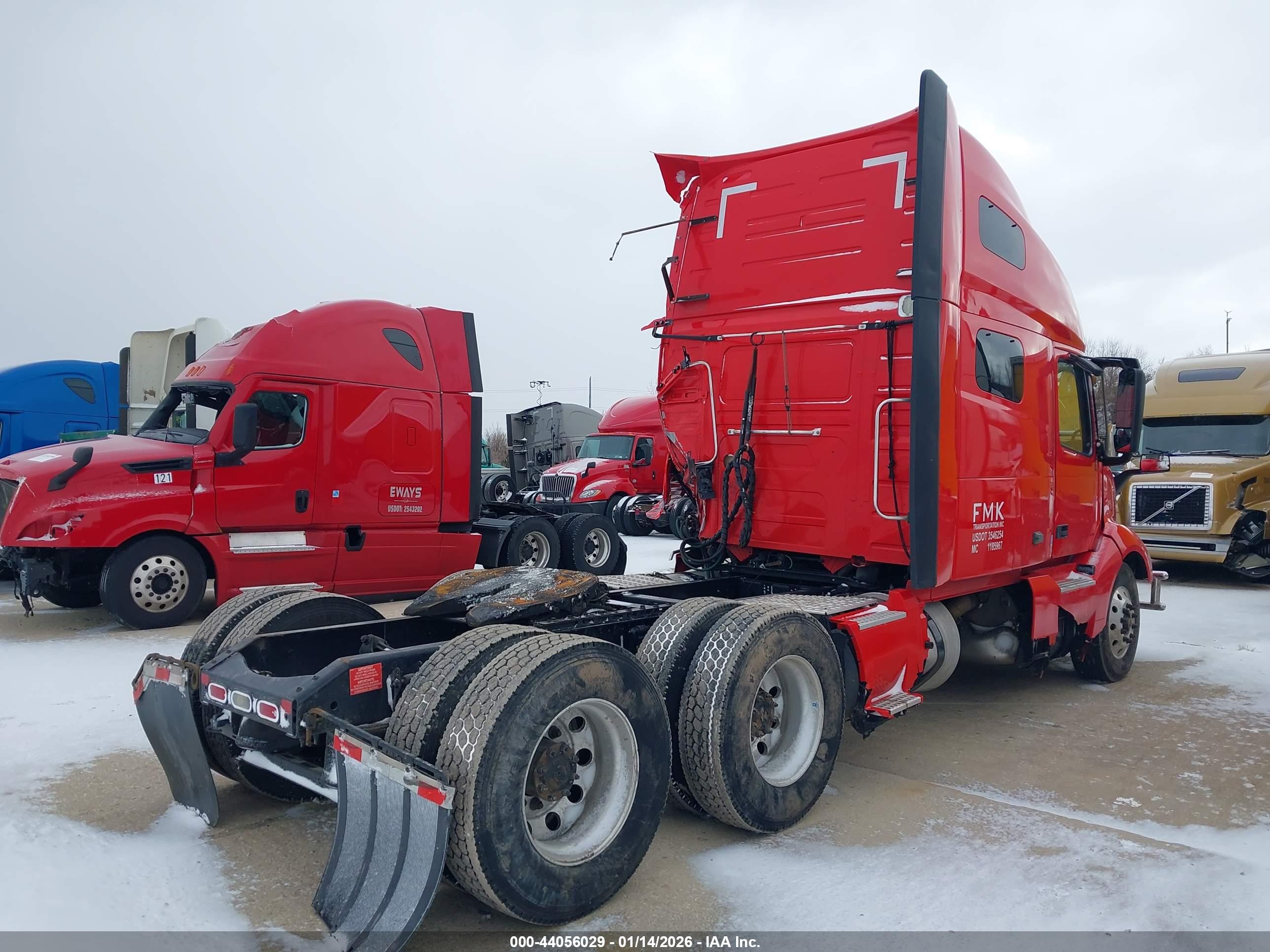 VOLVO VNL image 4