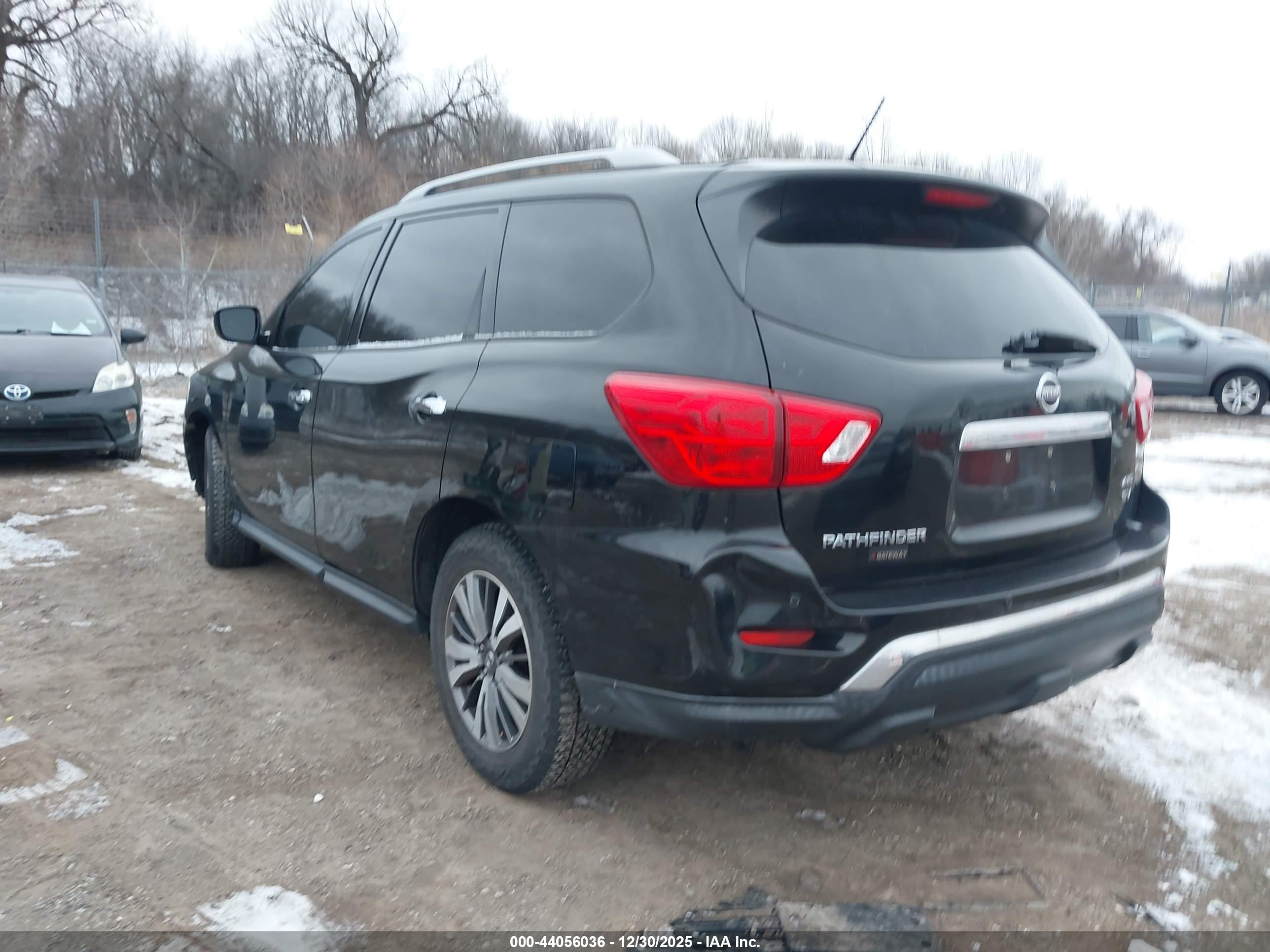 NISSAN PATHFINDER image 3