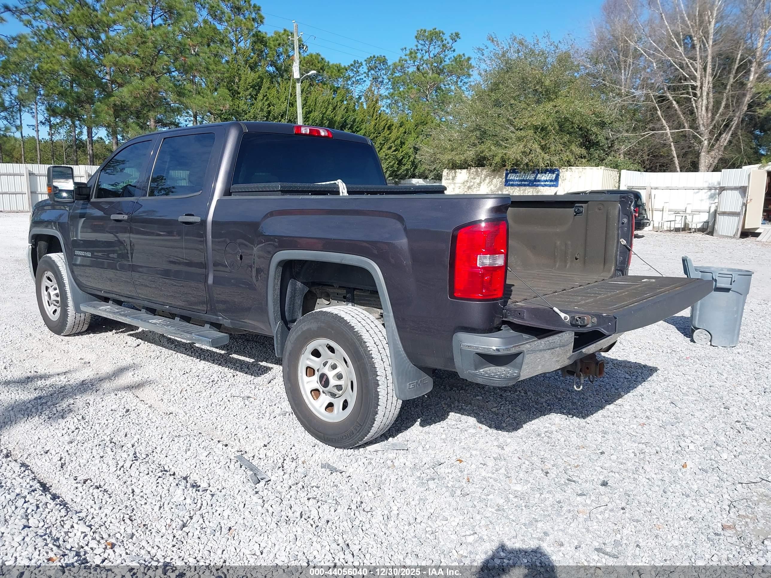 GMC SIERRA image 3