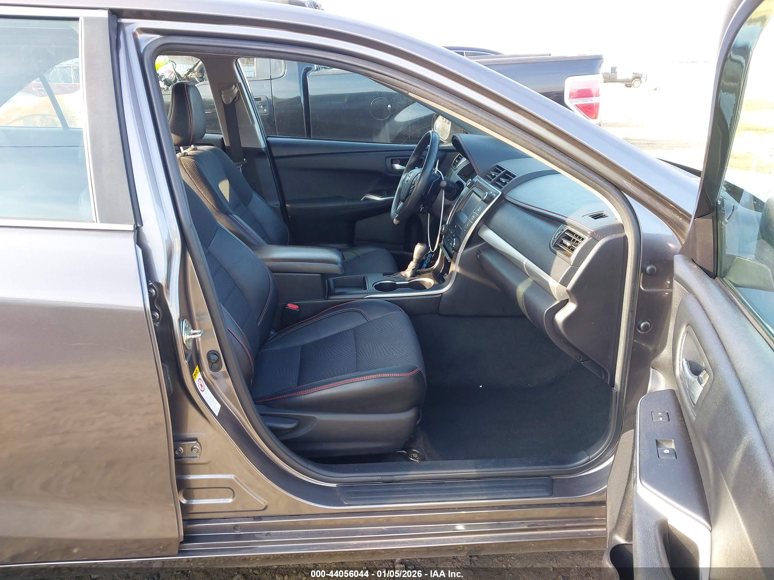 TOYOTA CAMRY image 5