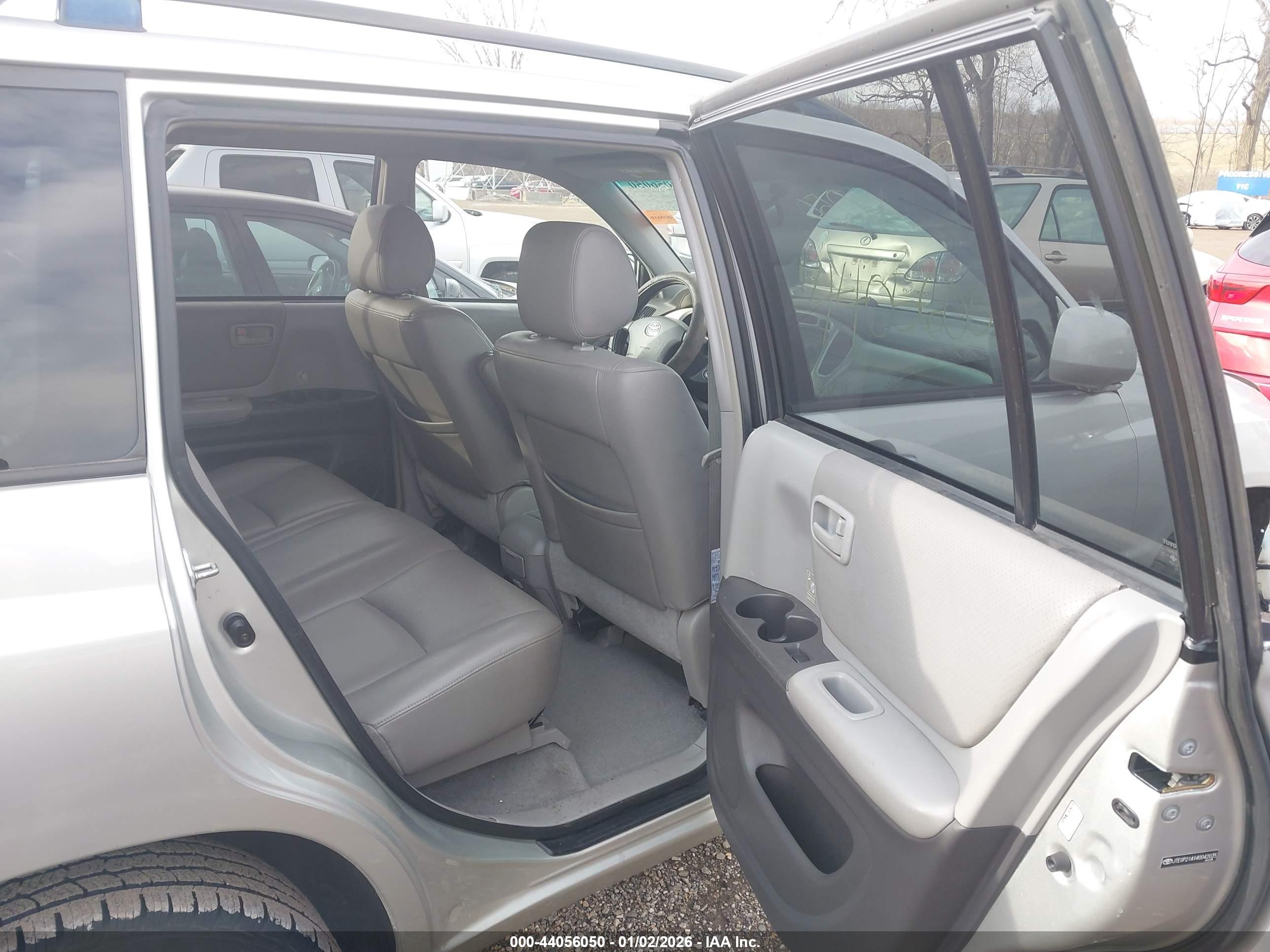 TOYOTA HIGHLANDER image 8
