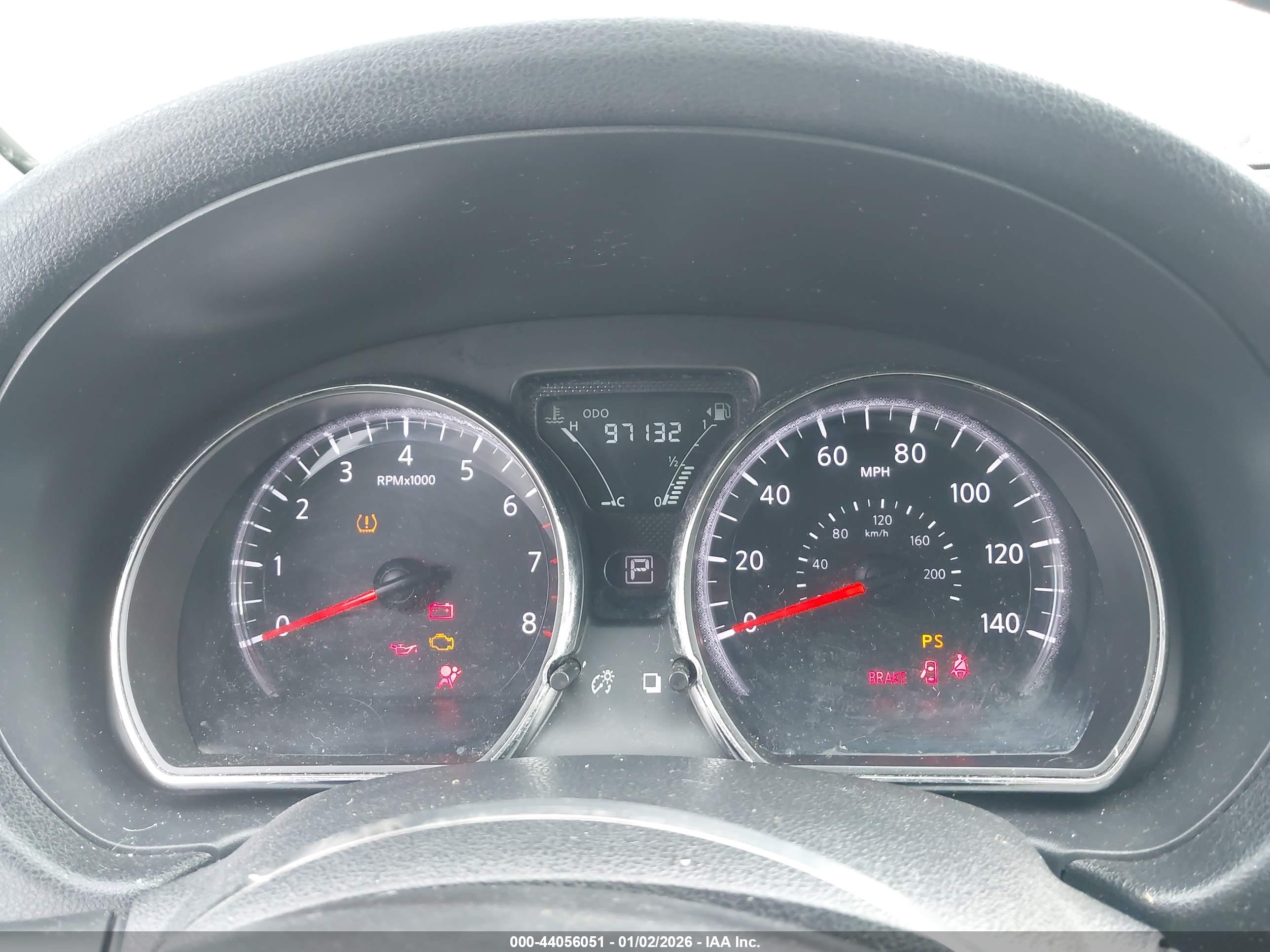 NISSAN VERSA image 7