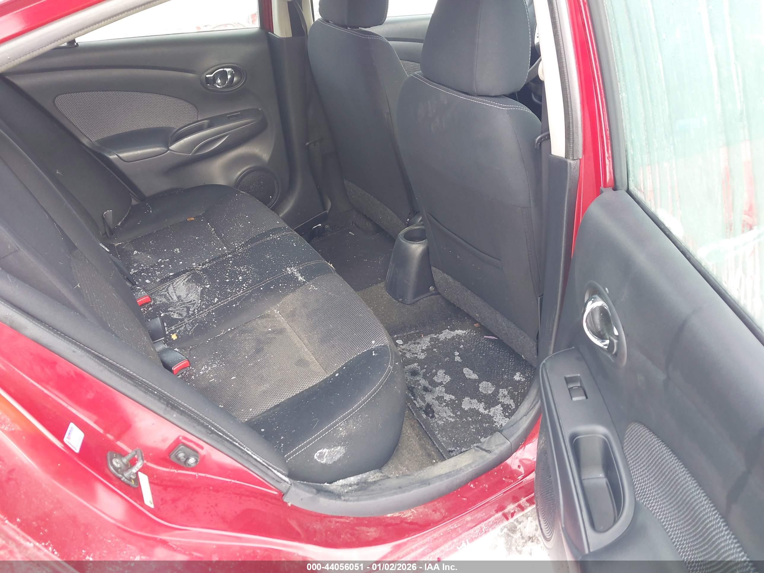 NISSAN VERSA image 8