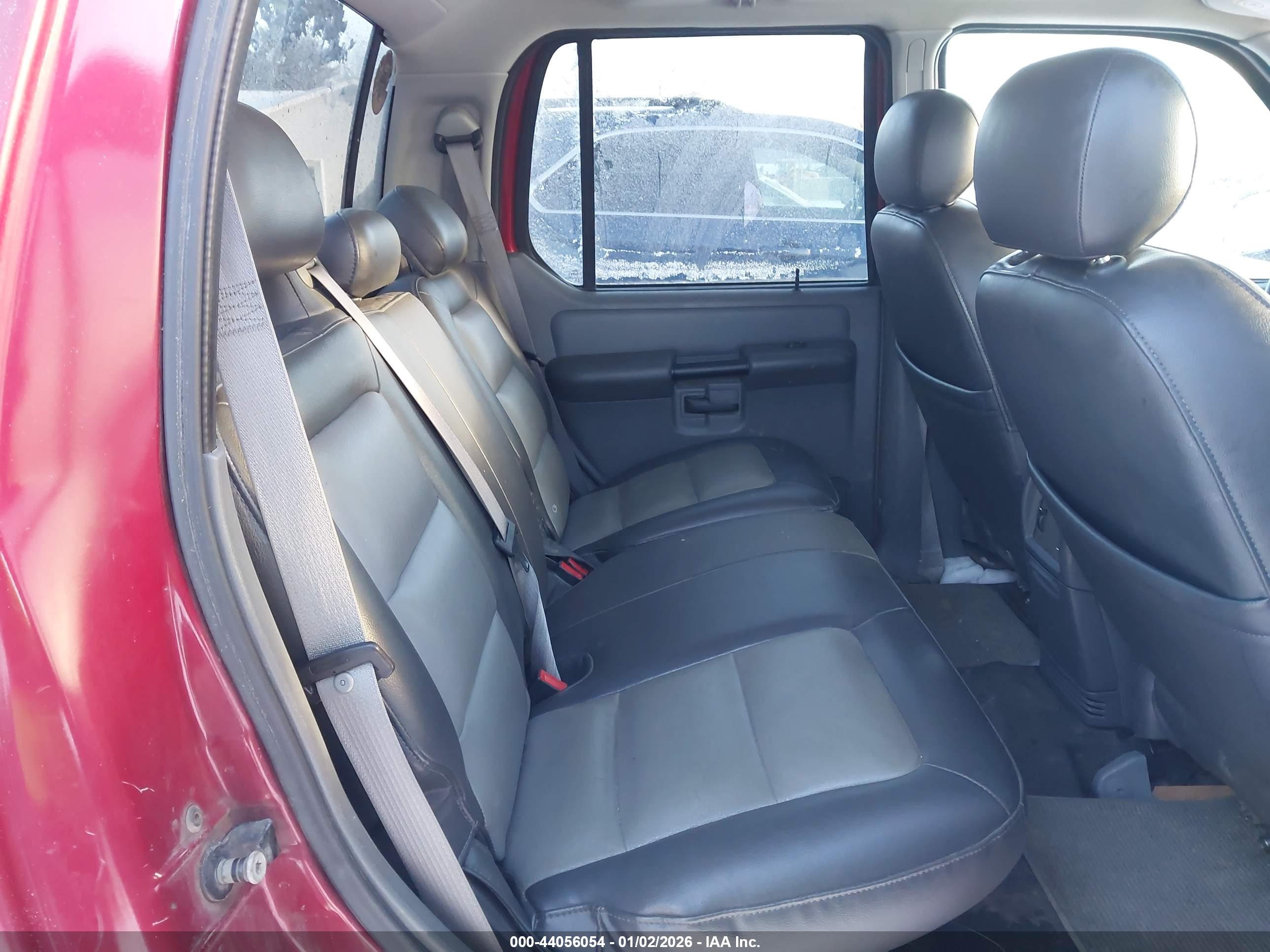 FORD EXPLORER image 8