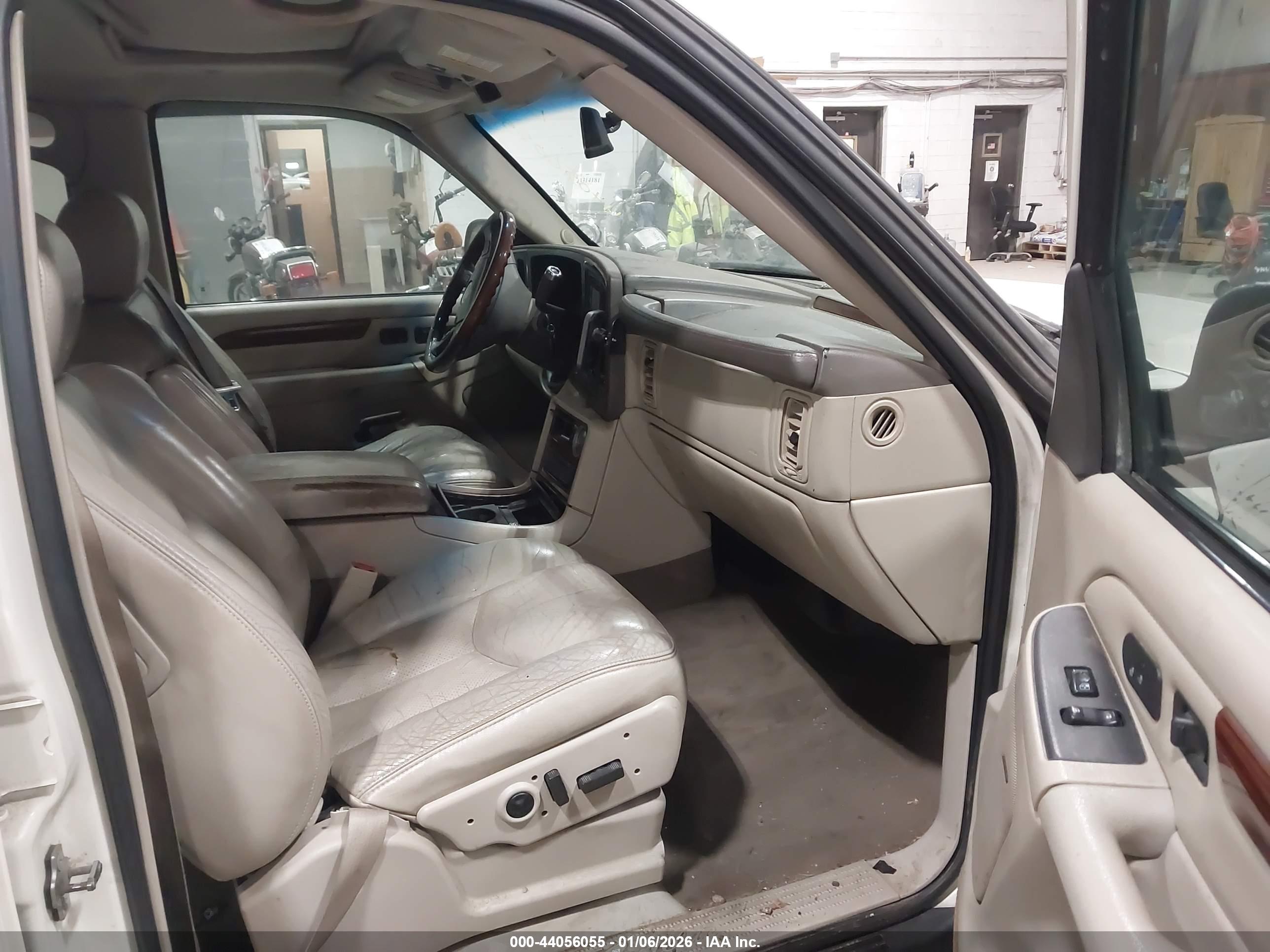 CADILLAC ESCALADE image 5
