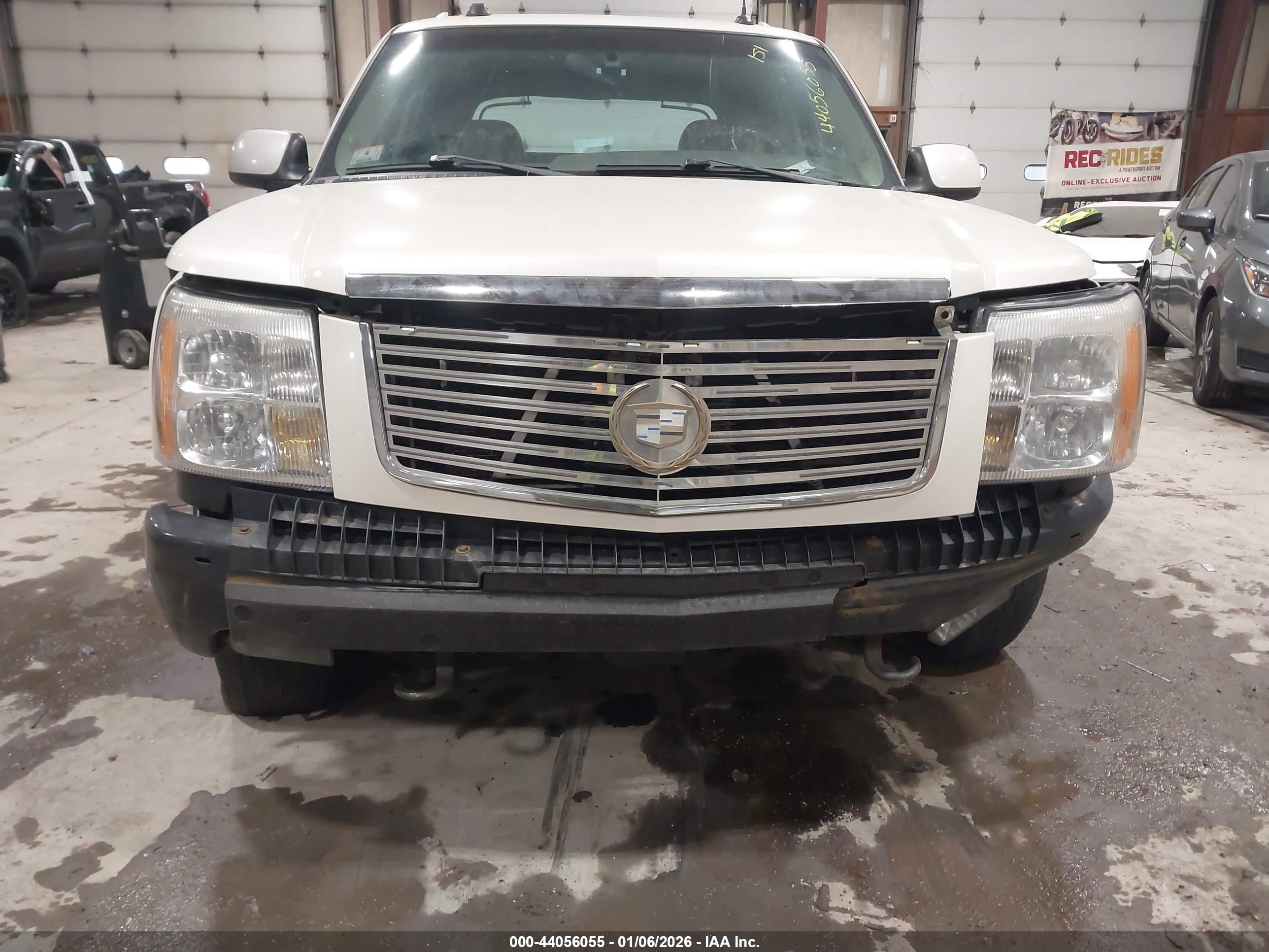 CADILLAC ESCALADE image 6