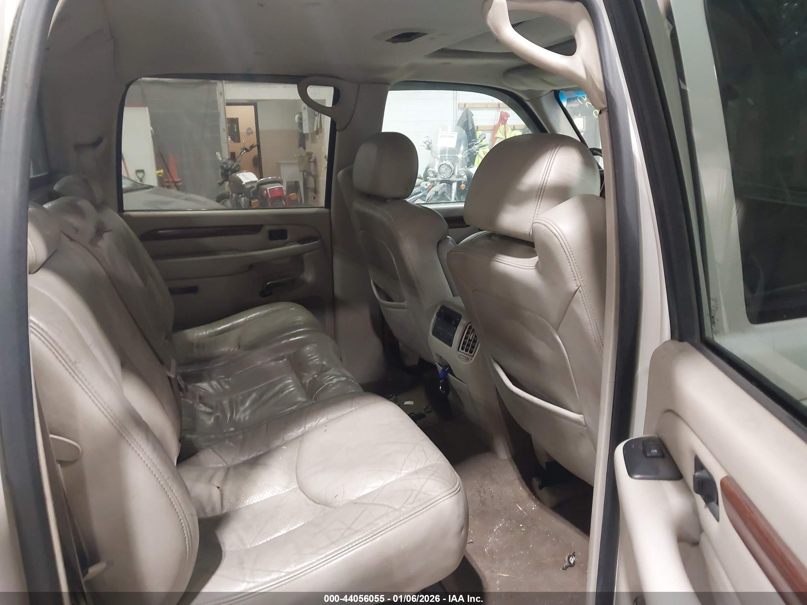 CADILLAC ESCALADE image 8