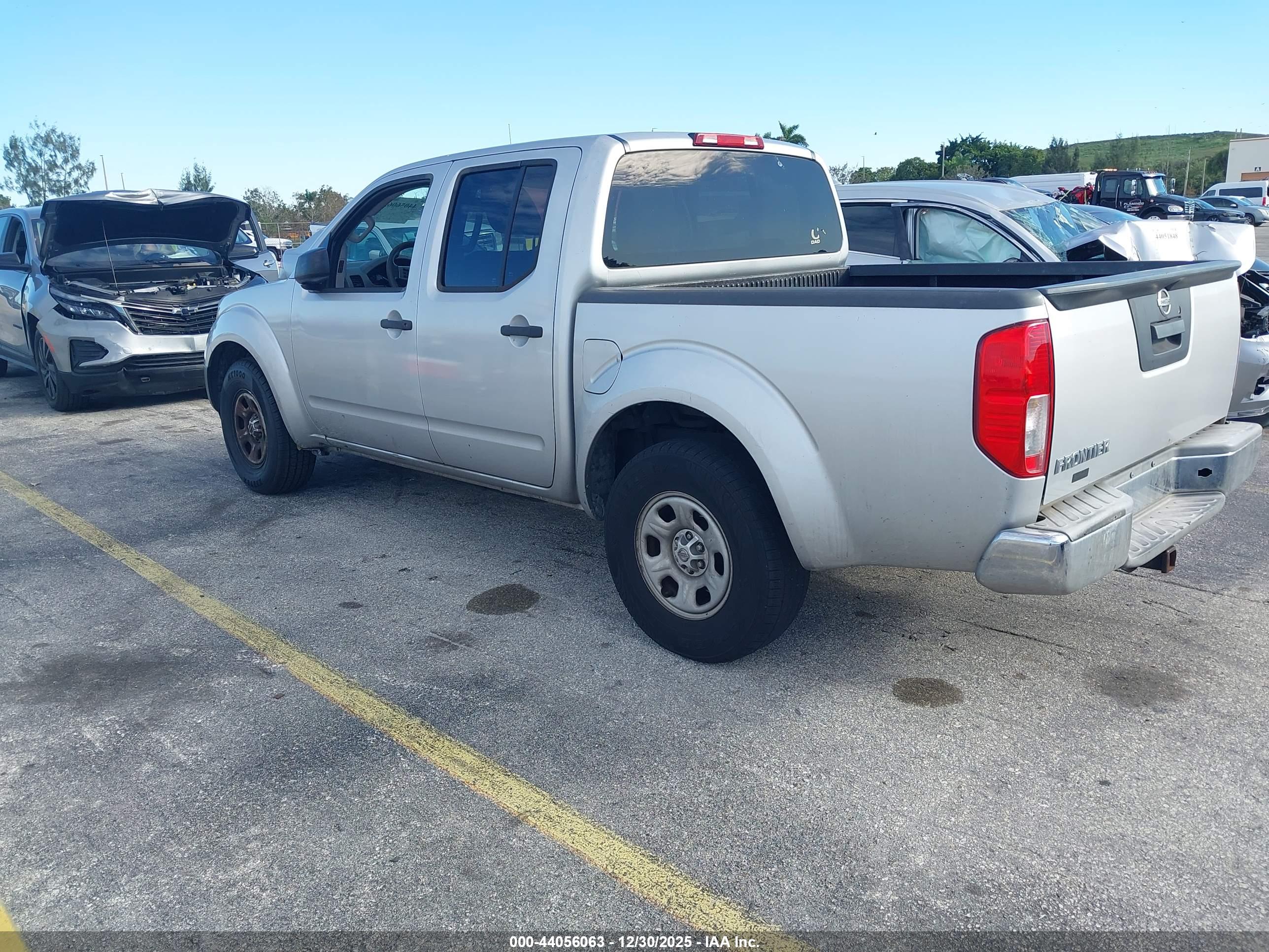 NISSAN FRONTIER image 3
