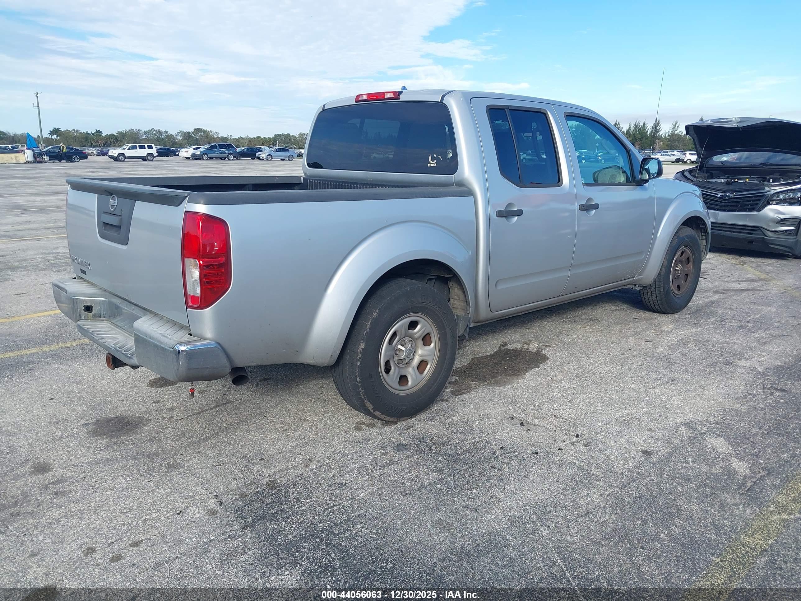 NISSAN FRONTIER image 4